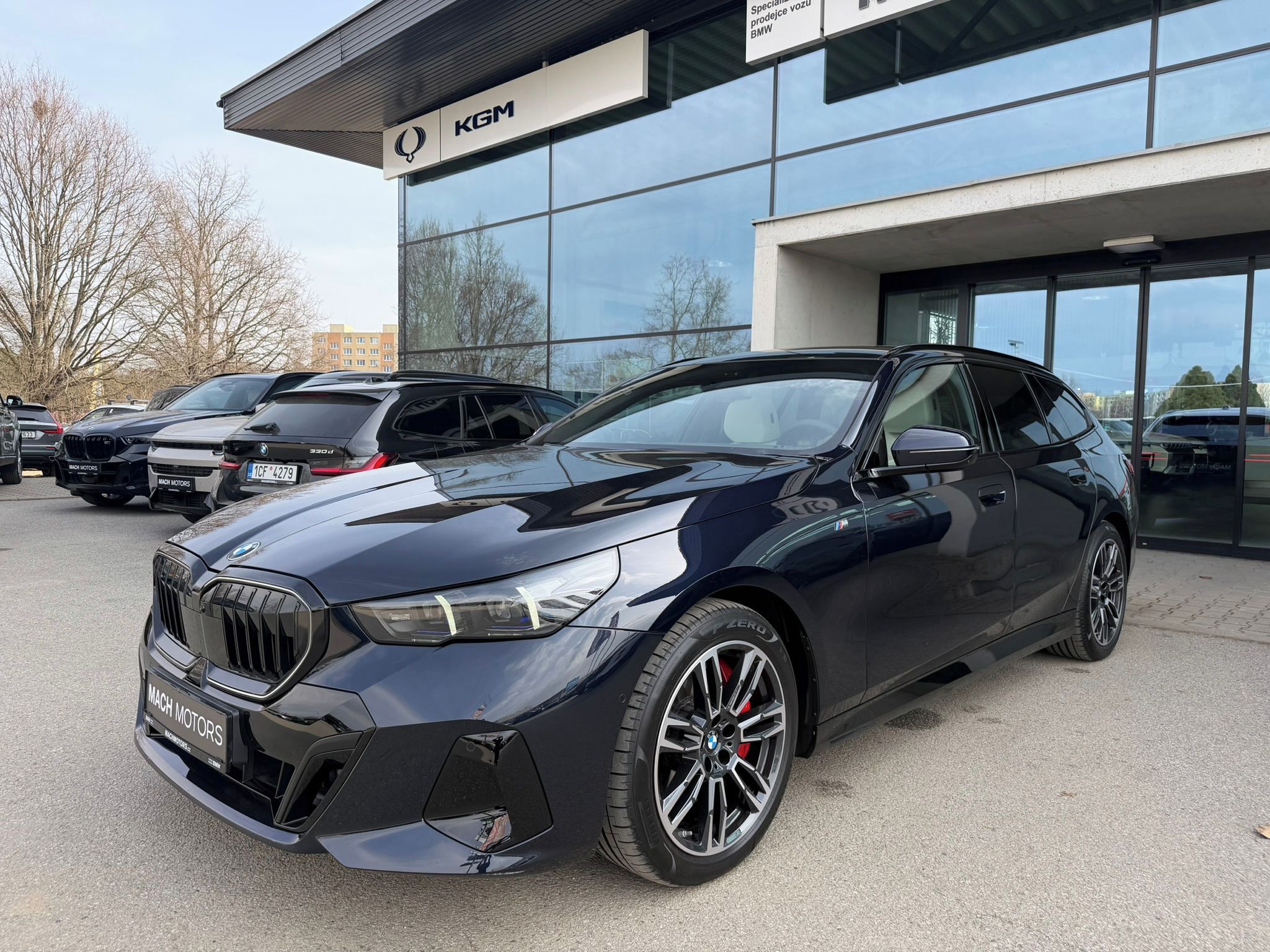 BMW Řada 5, 540dx Touring 10/2025 TOP - fotka 4