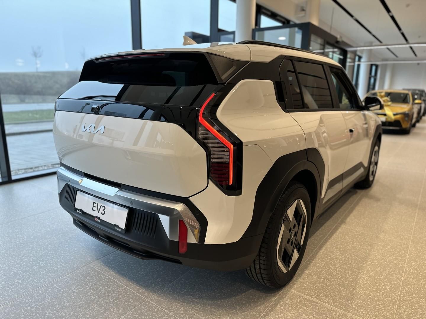 Kia EV3, 150kW EARTH 150 KW + 81,4 KWH - fotka 3