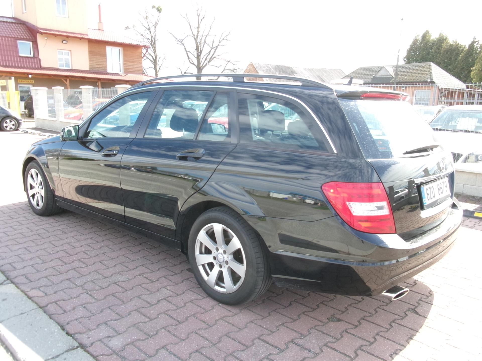 Mercedes-Benz Třídy C, C220 CDI 4MATIC - fotka 5