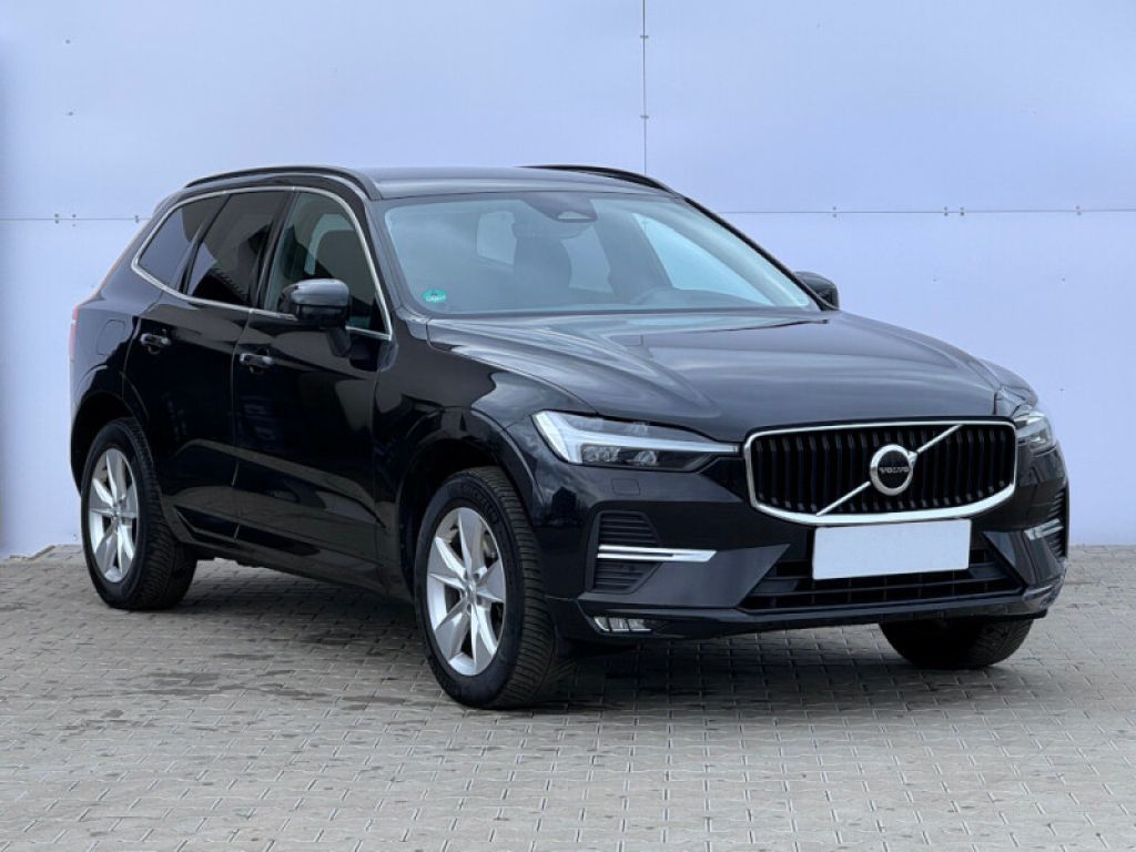 Volvo XC60, Momentum Pro B4 AWD 145kW - fotka 3