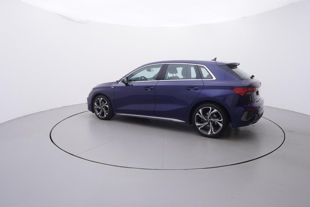 Audi A3, S-line 1.5 TSI 110 kW - fotka 3