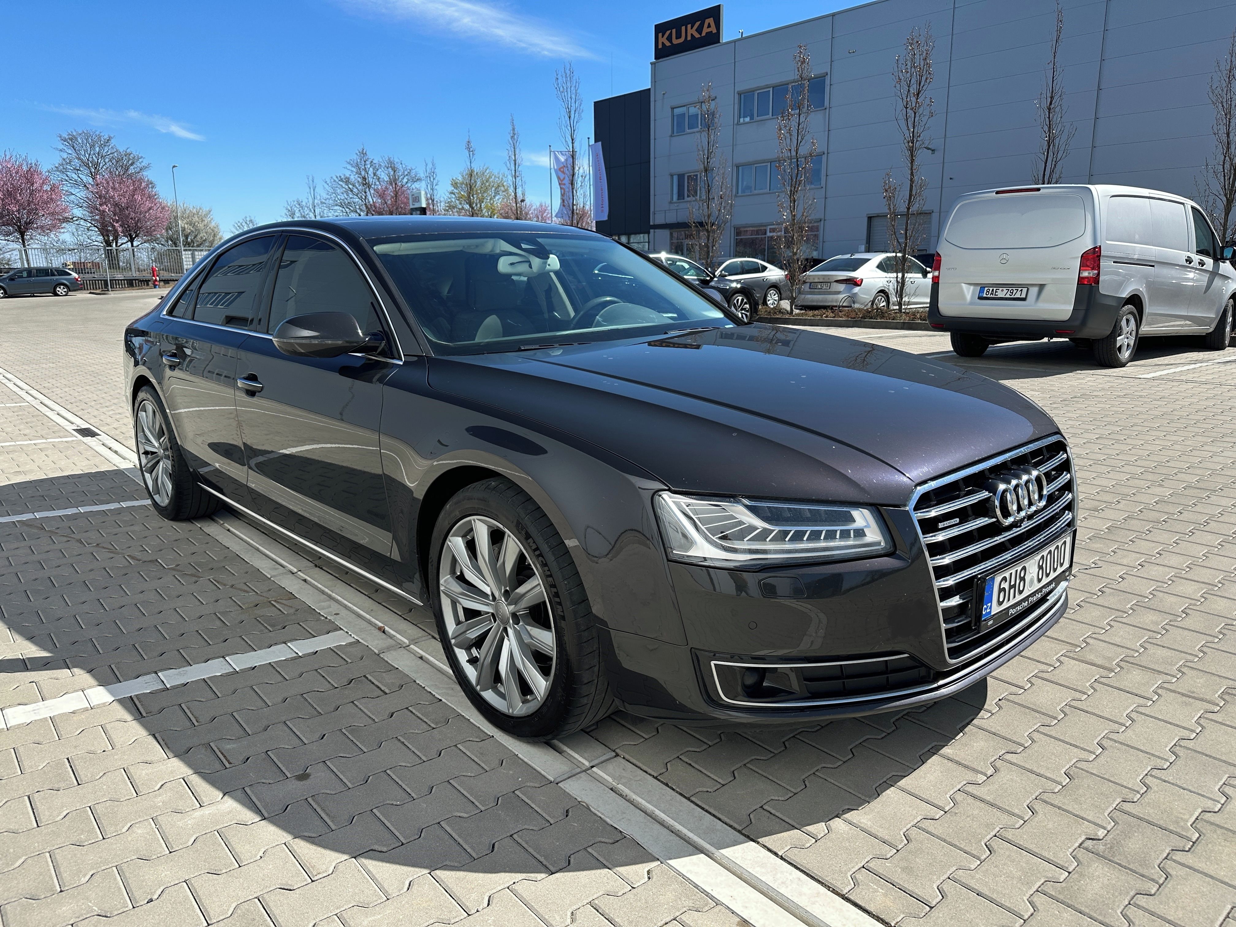 Audi A8, 3.0 TDi 190kw, ČR, 2.maj,serv. - fotka 3