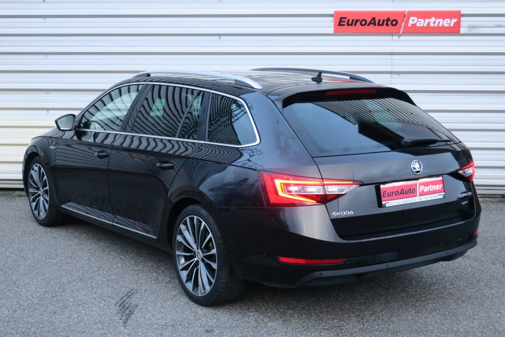 Škoda Superb, 2.0 TDI 140kW 4x4 L&K DSG - fotka 2