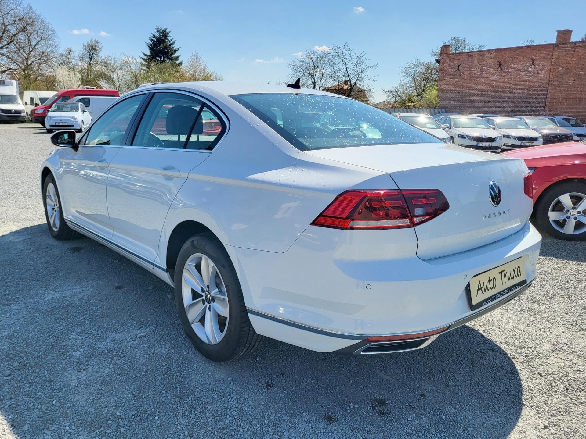 Volkswagen Passat, SEDAN 2.0 TDi ELEGANCE *ČR - fotka 3