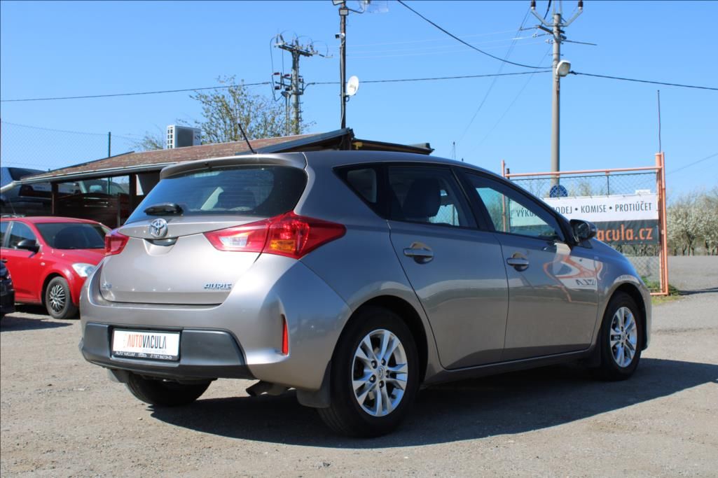 Toyota Auris, 1,3 i  2.maj.,ČR, 87.600 km - fotka 5