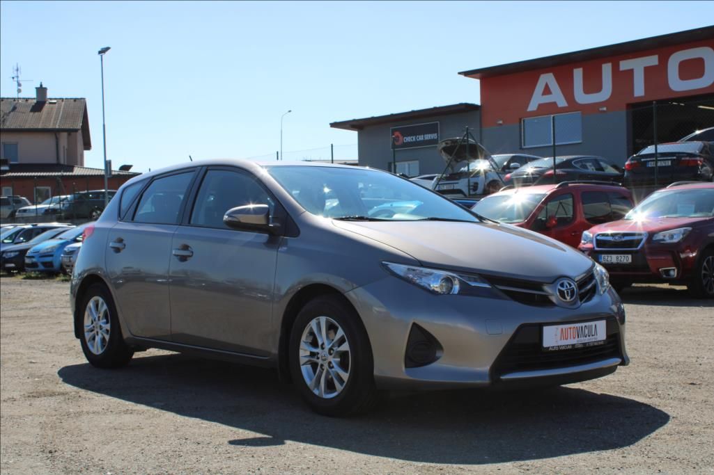 Toyota Auris, 1,3 i  2.maj.,ČR, 87.600 km - fotka 3