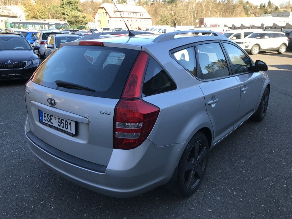 Kia Cee´d, 2,0 CRDi Combi 103kW - fotka 4