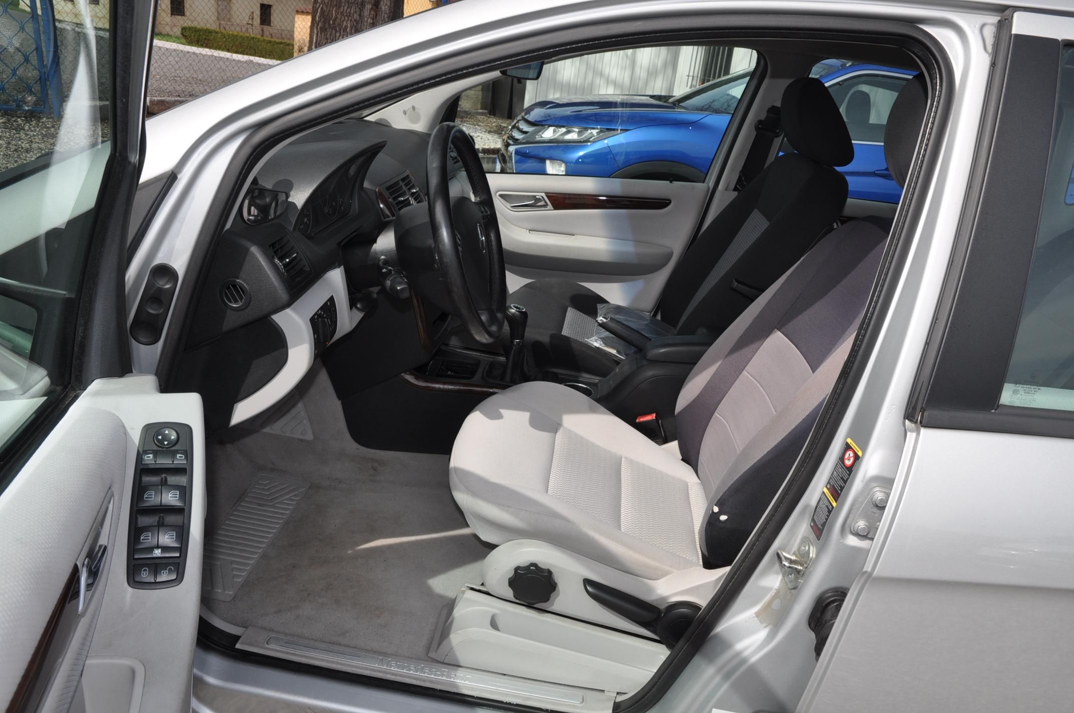 Mercedes-Benz Třídy A, 180CDi 80kW Elegance - fotka 6