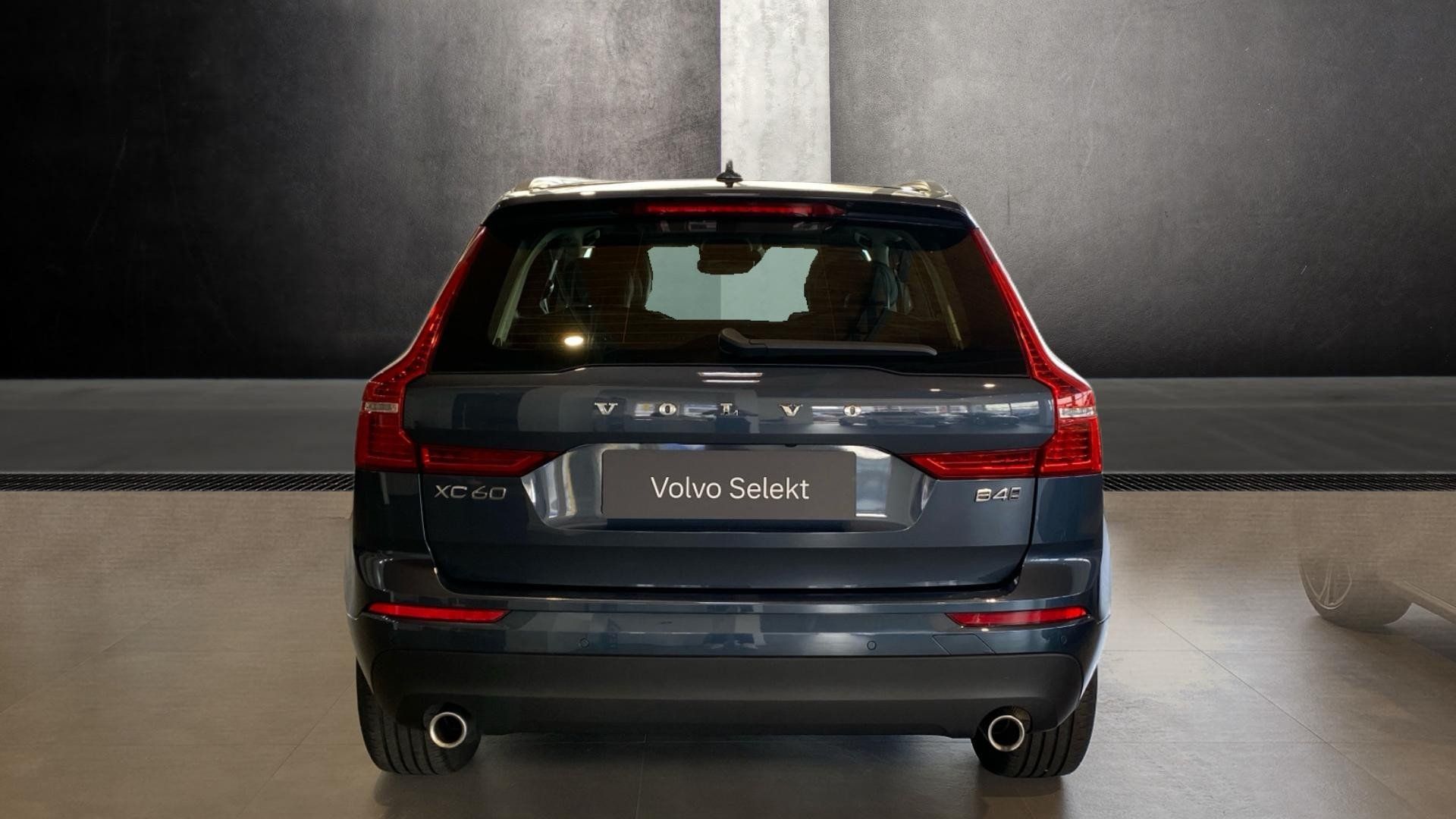 Volvo XC60, MOMENTUM PRO, B4 AWD, 145+10 k - fotka 4