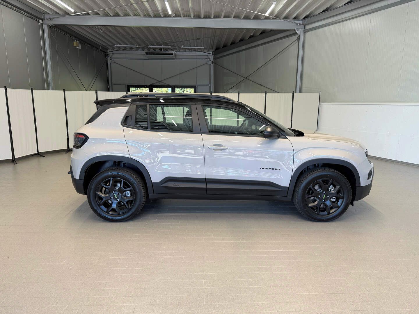 Jeep Avenger, 4xe Upland 1.2 Turbo e-Hybrid - fotka 5