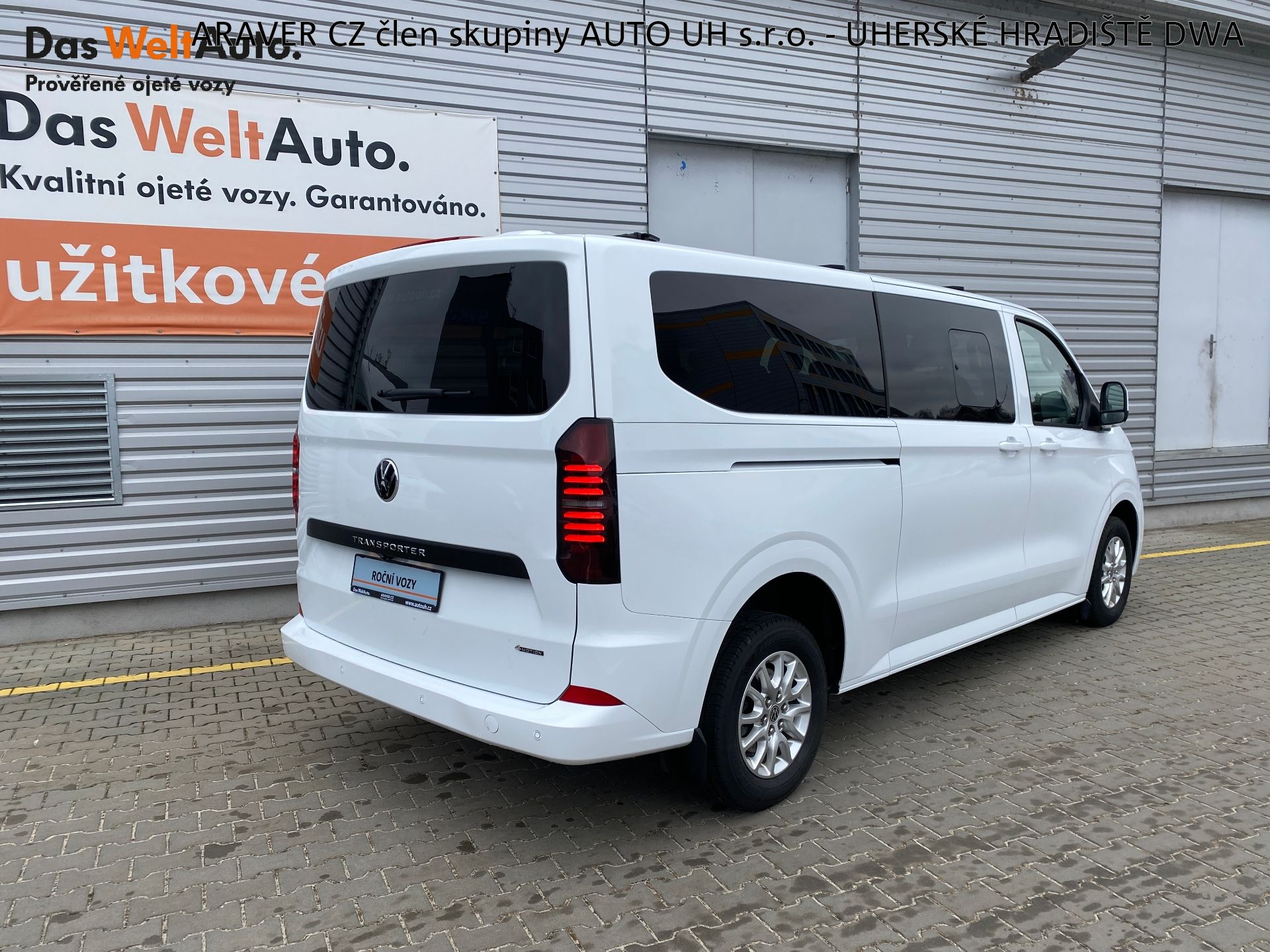 Volkswagen Transporter, 2.0 TDI 4x4 8 Míst Long - fotka 2