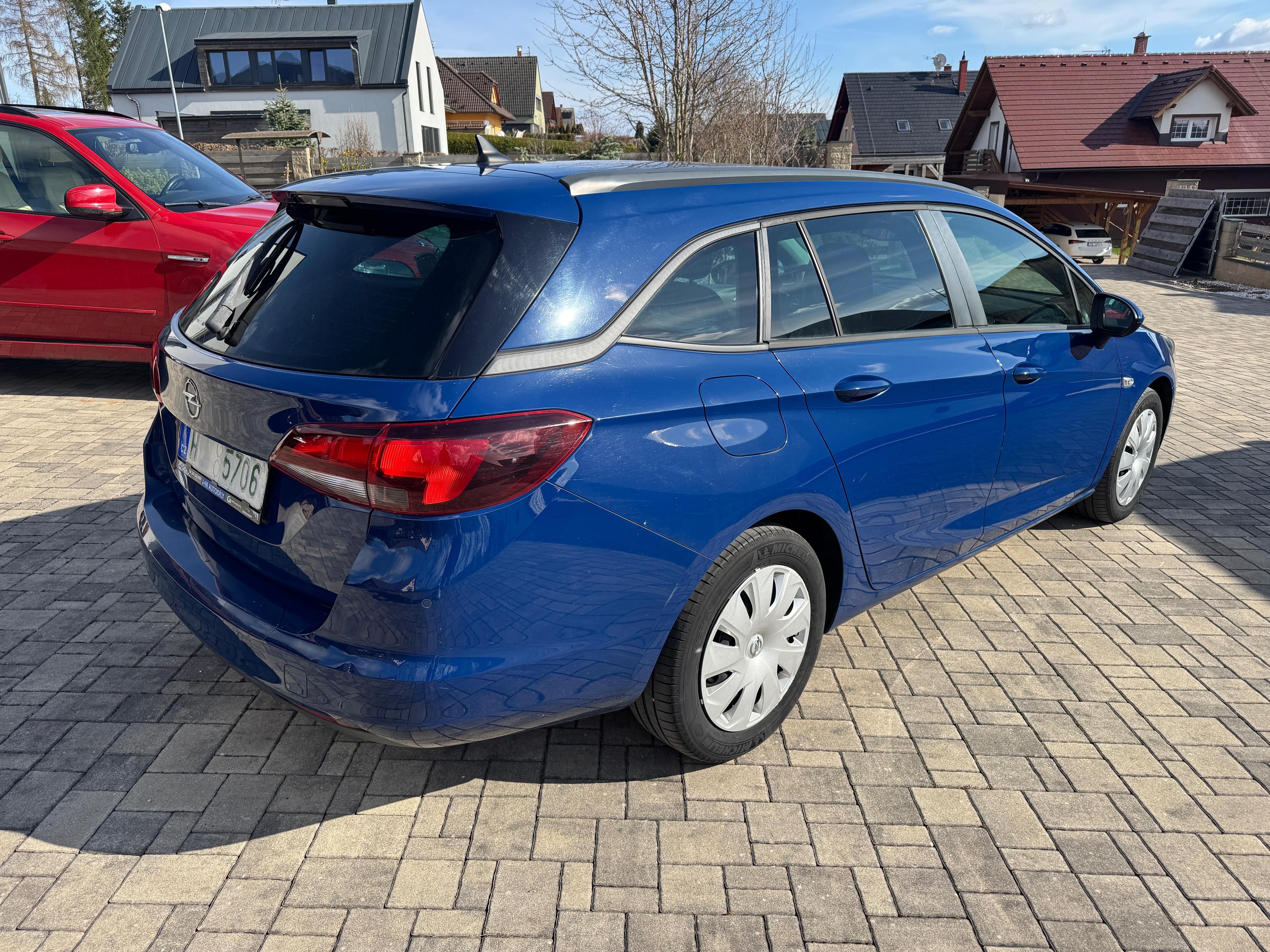 Opel Astra, 1,6 CDTi 81kW - fotka 5