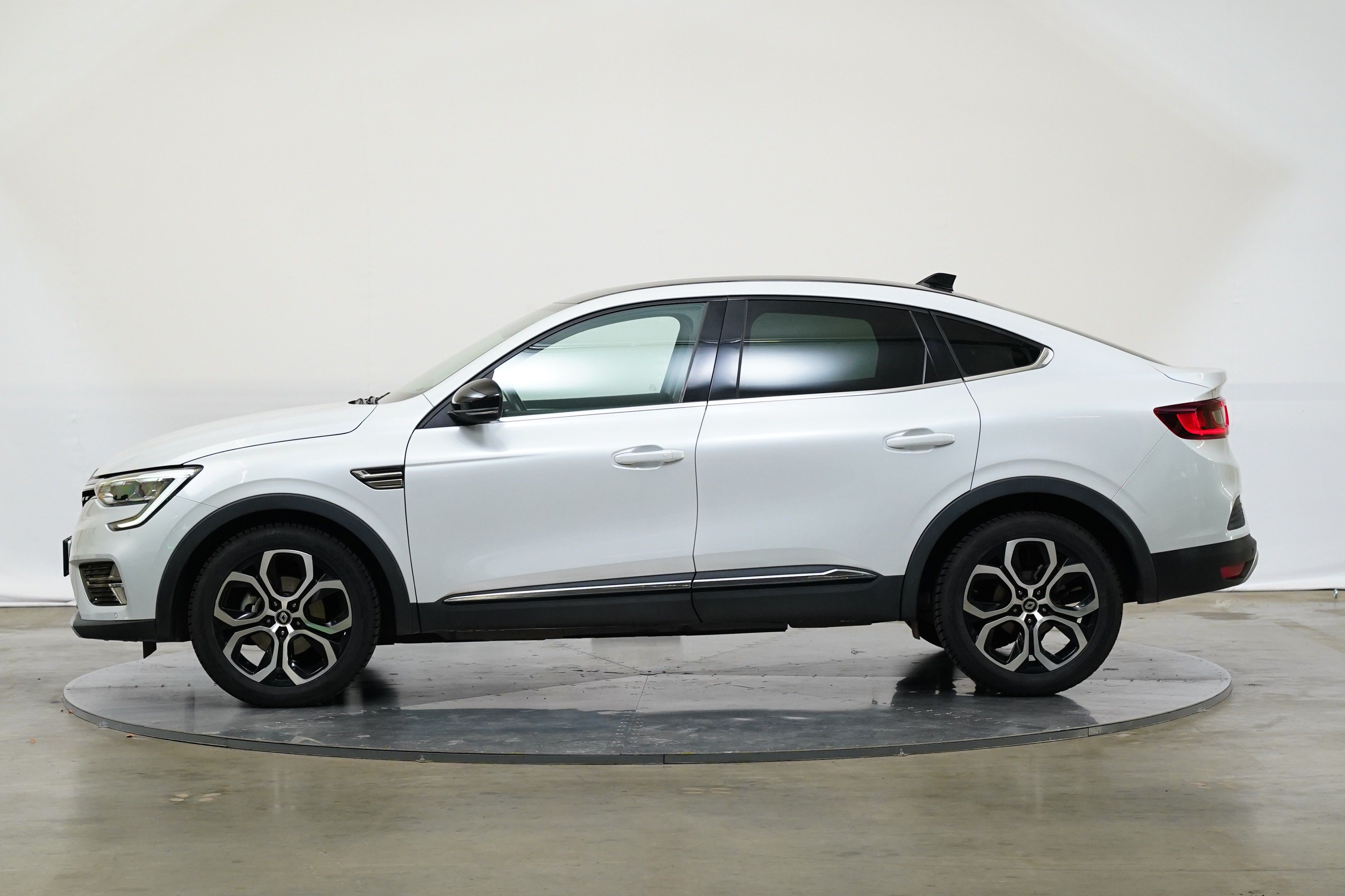 Renault Arkana, 1.6 E-TECH Hybrid 69 kW Intens - fotka 3