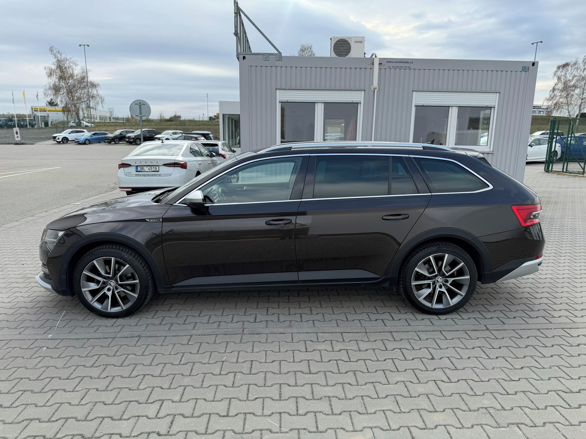 Škoda Superb, 2.0 TDI 147kW Scout Combi 4x4 - fotka 4