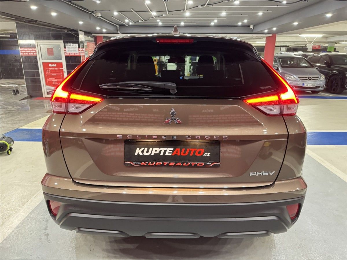 Mitsubishi Eclipse, 2,4 MIVEC+PHEV  Intense - fotka 4