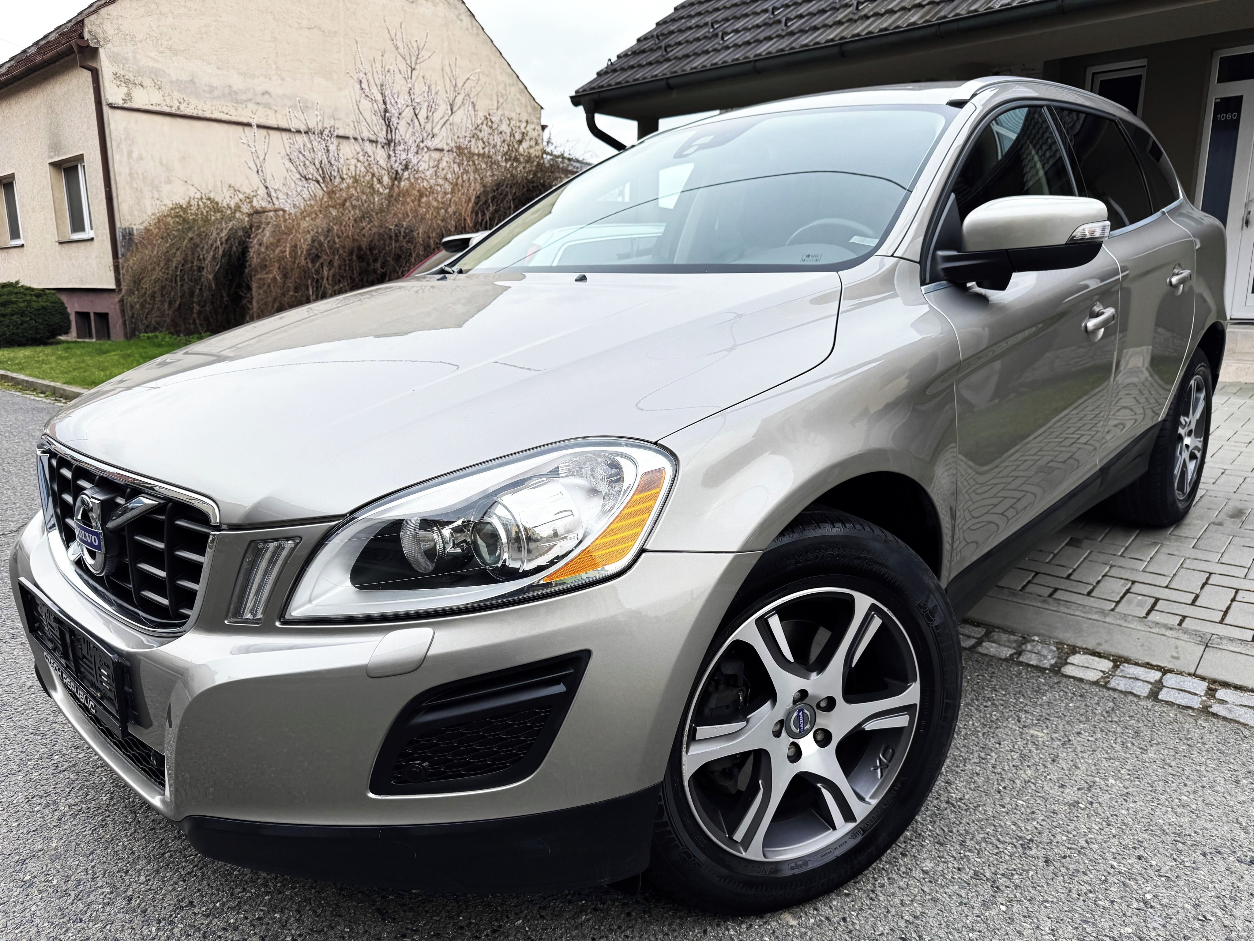 Volvo XC60, VOLVO XC60 2.4D5 4x4,NAVI,KŮŽE - fotka 2