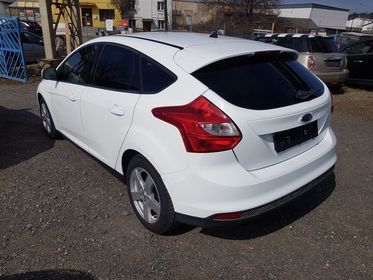 Ford Focus, 1.0i 74KW VÝHŘEV. SED. - fotka 4