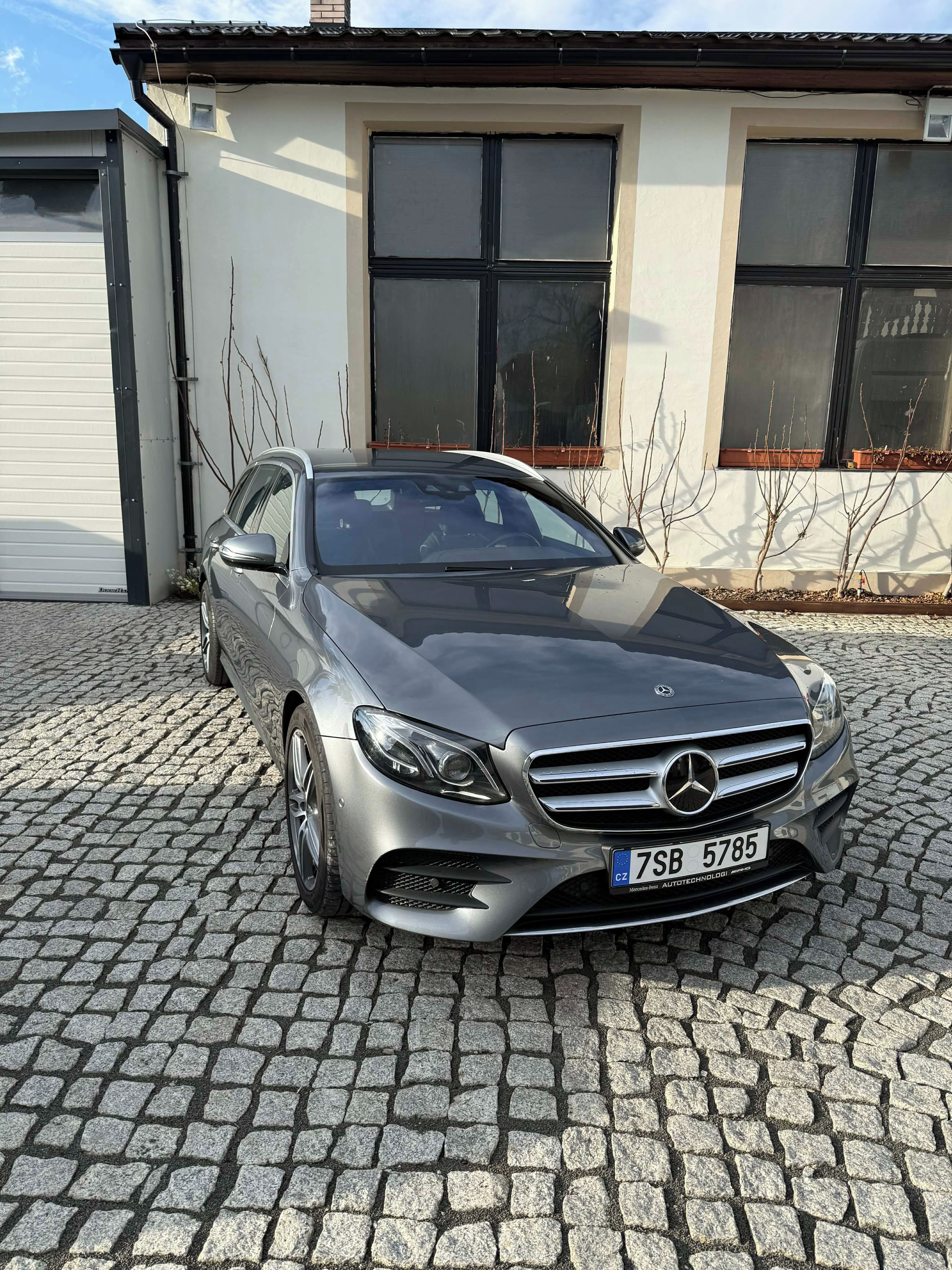 Mercedes-Benz Třídy E, 220d AMG Line