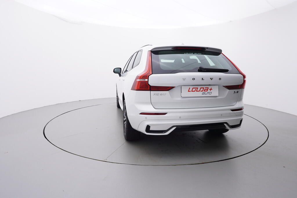 Volvo XC60, Plus Dark 2.0 B4 145 kW - fotka 4