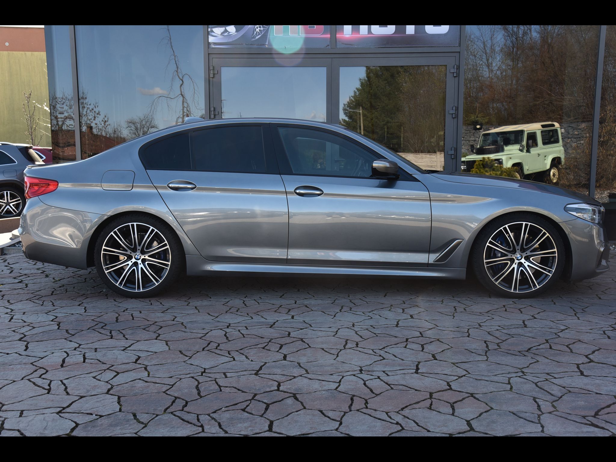BMW Řada 5, 340kw - fotka 4