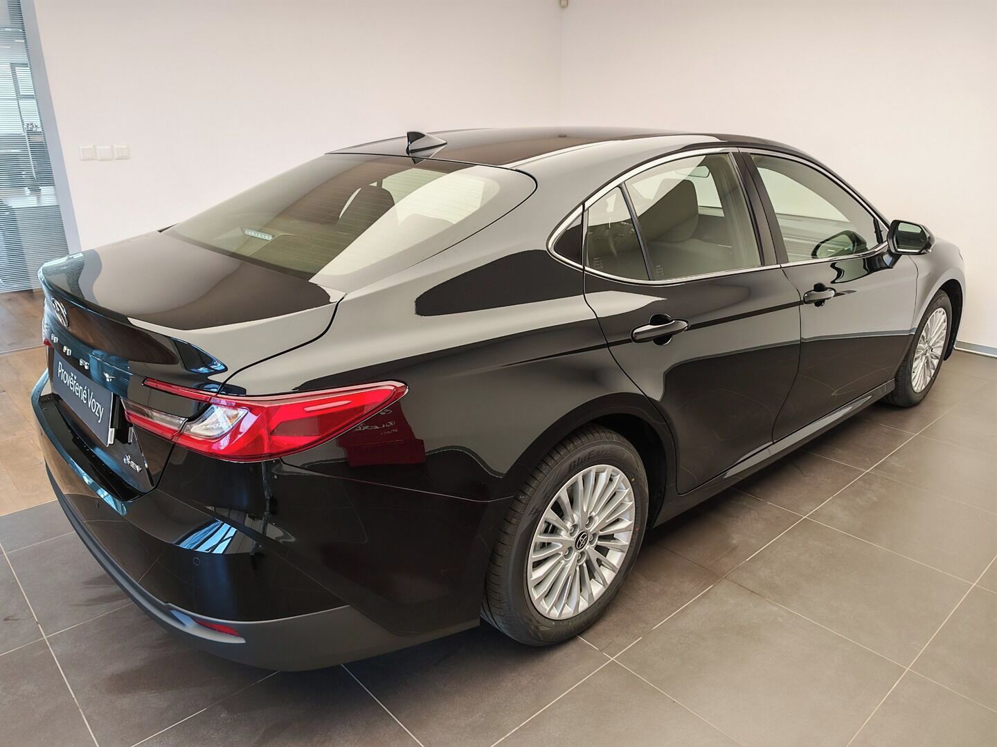 Toyota Camry, 2,5 Hybrid CVT Comfort - fotka 4