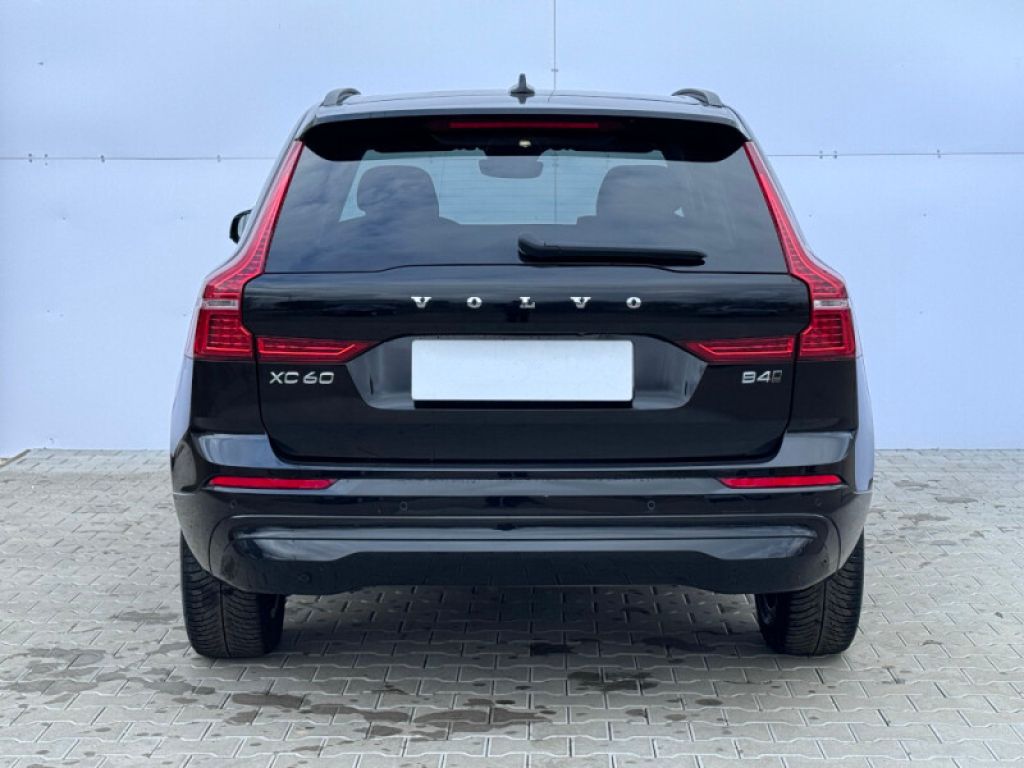 Volvo XC60, Momentum Pro B4 AWD 145kW - fotka 6