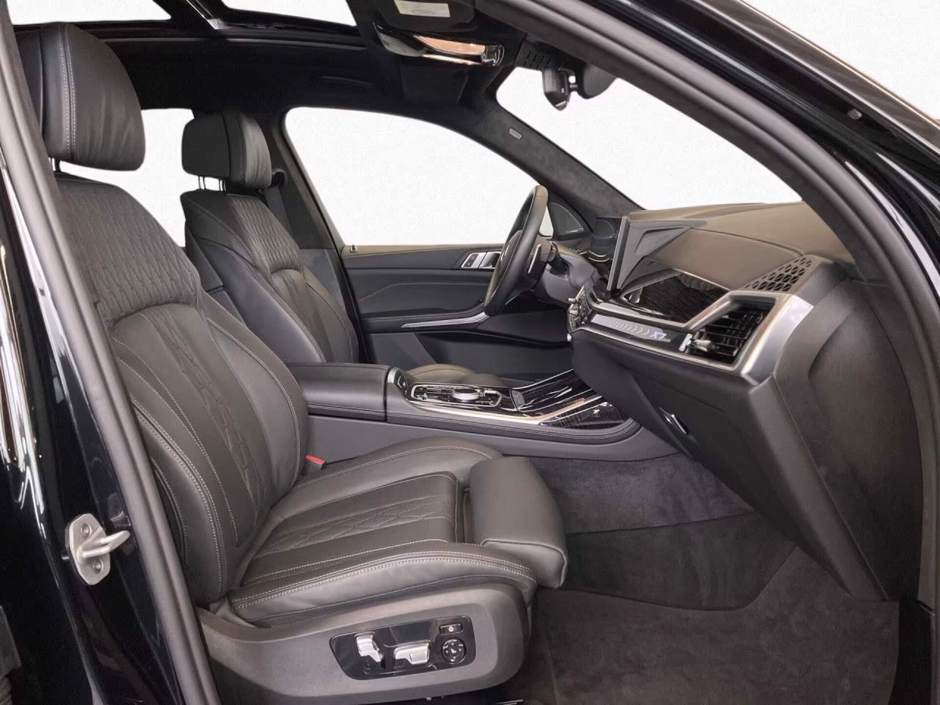 BMW X7, xDrive40i M-Sport ExDrive SkyL - fotka 6