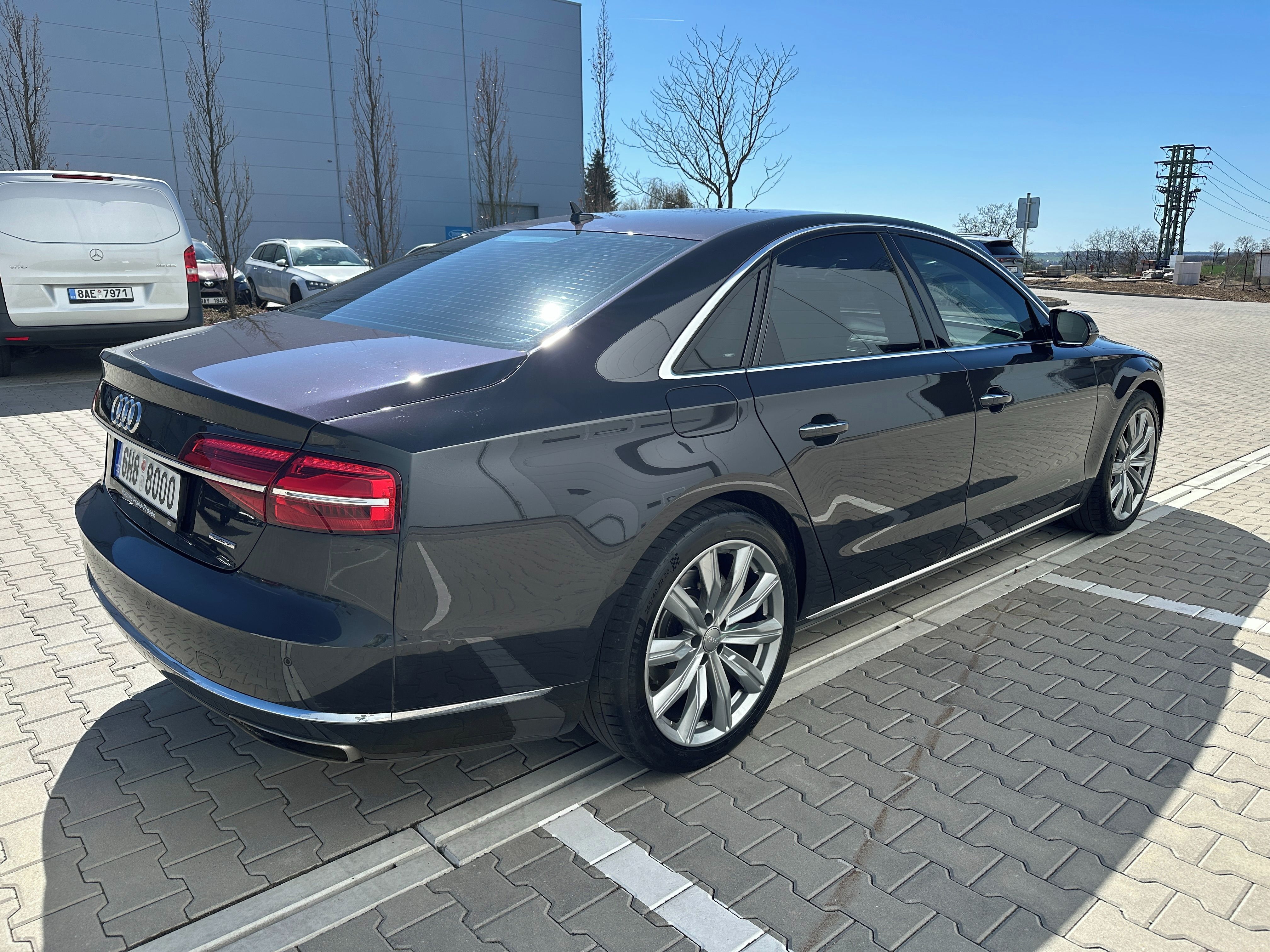 Audi A8, 3.0 TDi 190kw, ČR, 2.maj,serv. - fotka 5