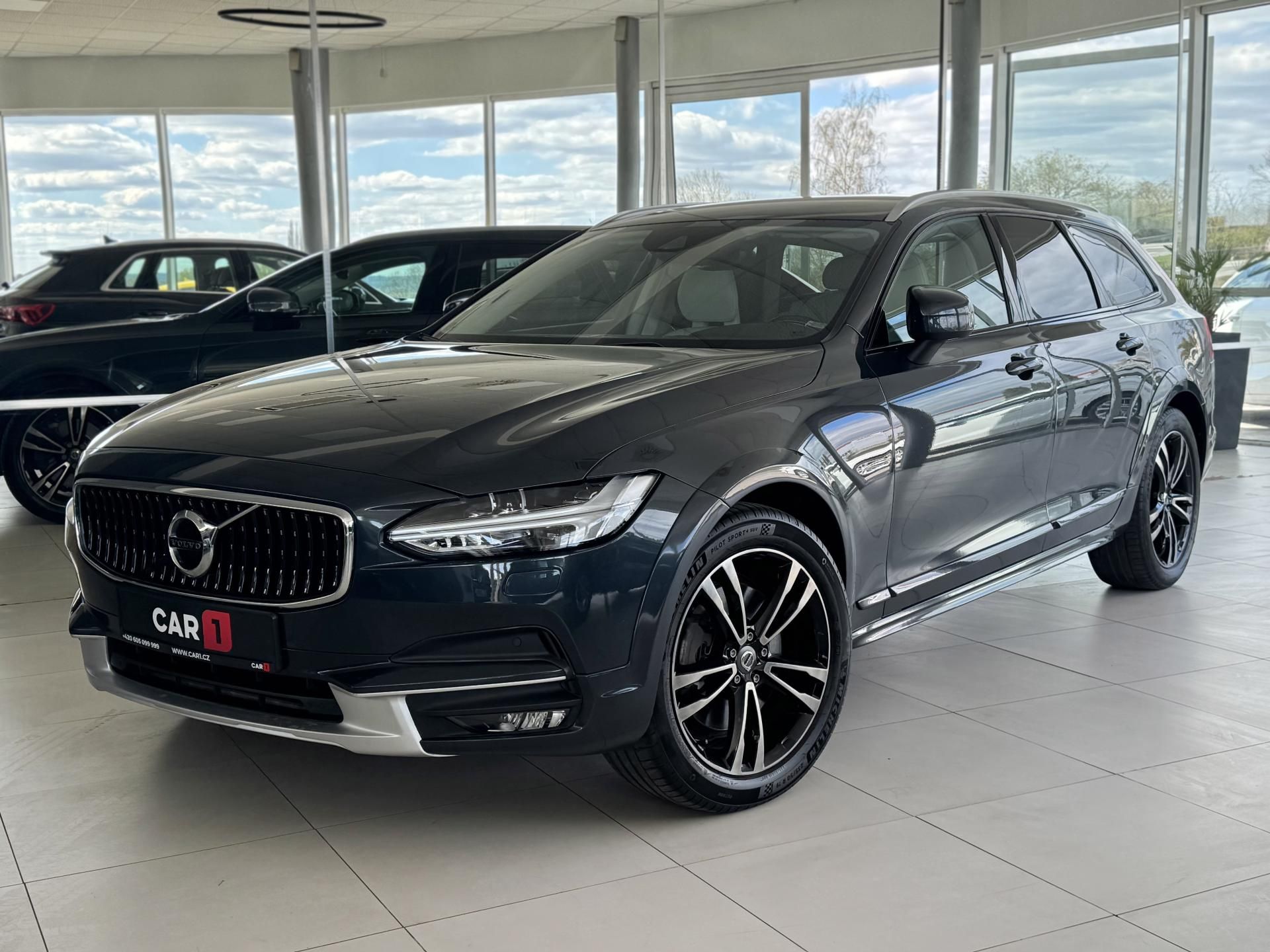 Volvo V90, CC*D5 173kW*AWD*KeyLess*Tažné