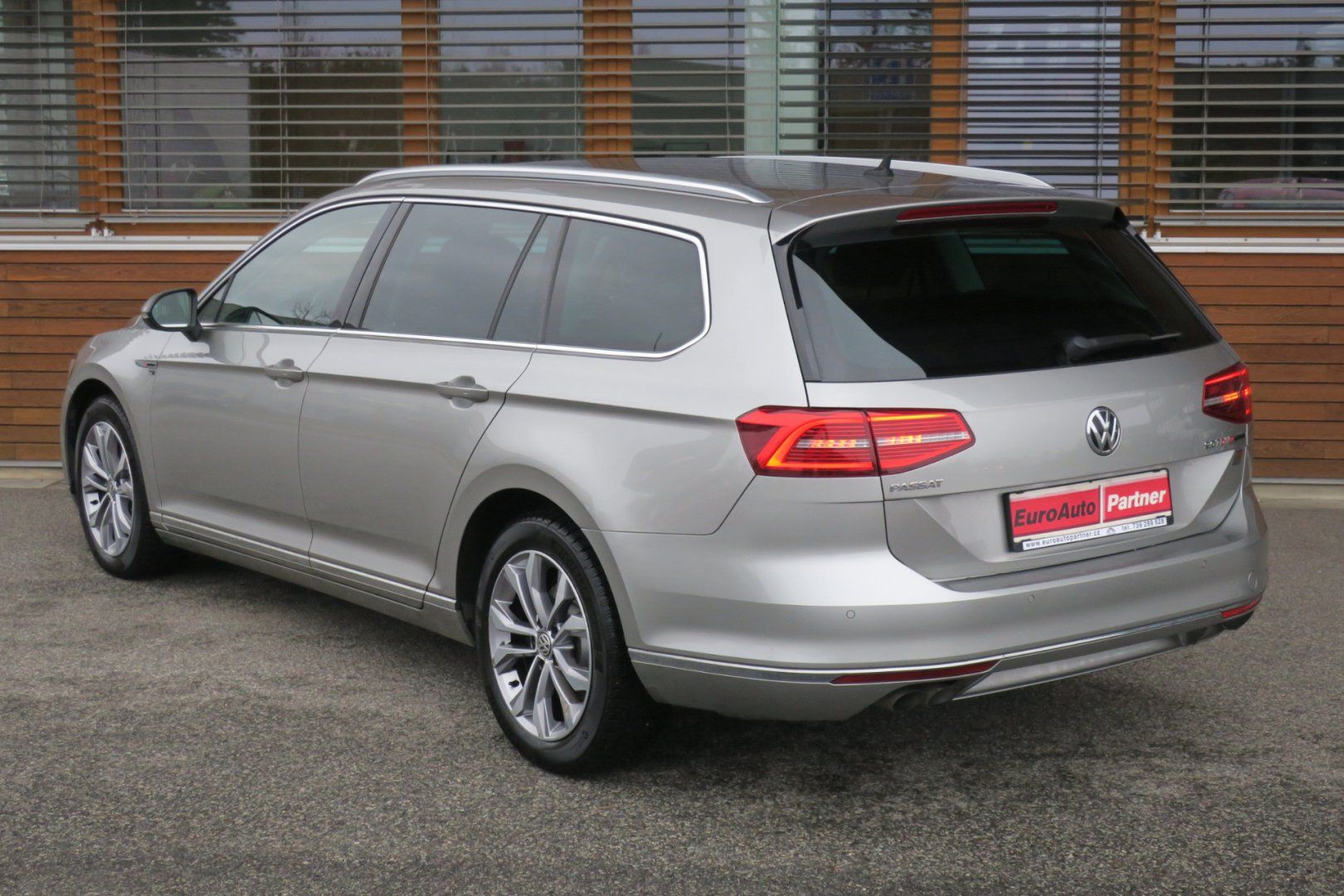 Volkswagen Passat, 2.0TDI 140kW 4MOT DSG Highline - fotka 3