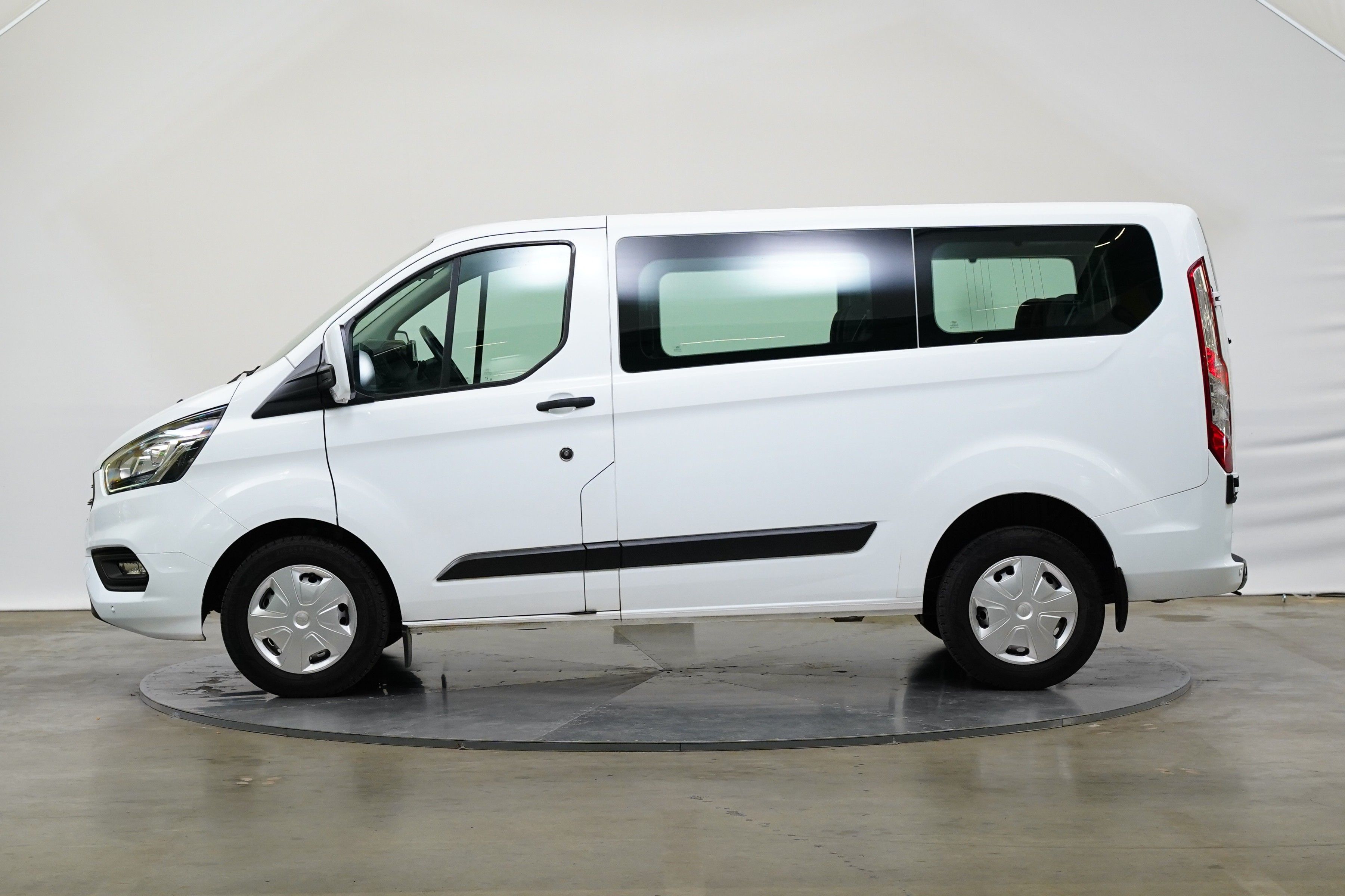 Ford Tourneo Custom, 2.0 TDCI 77 kW - fotka 3