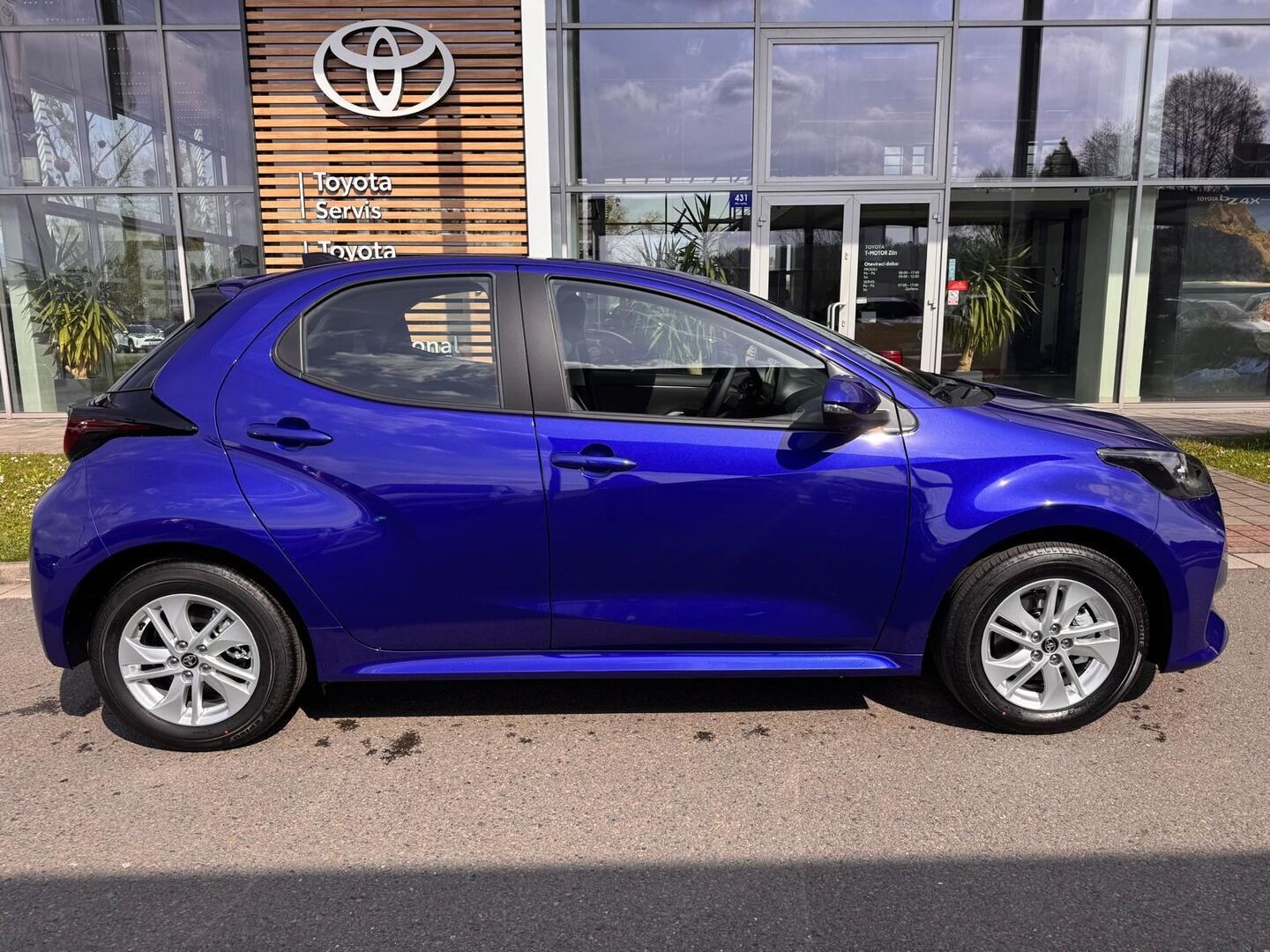 Toyota Yaris, 1.5 Comfort - fotka 2