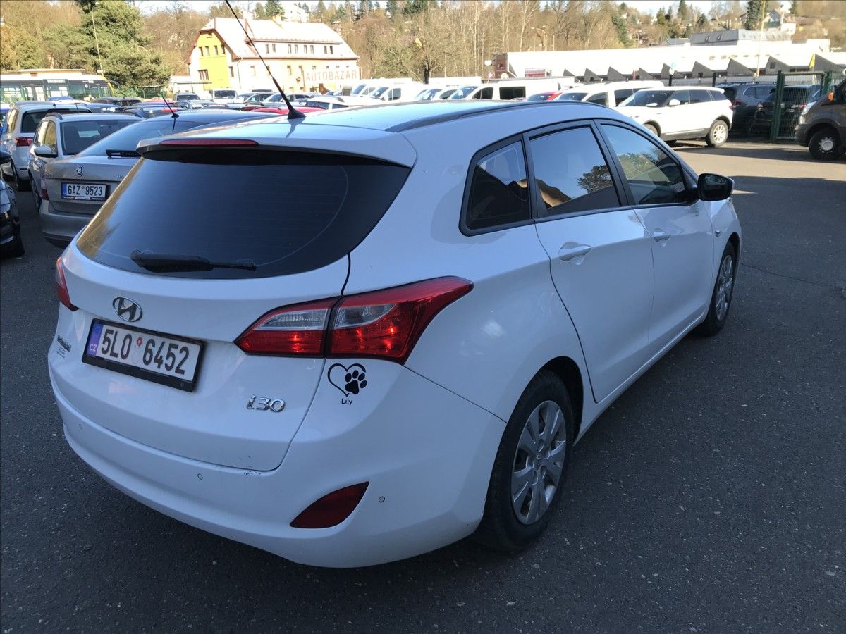 Hyundai i30, 1,6 CRDi Combi 81kW - fotka 5