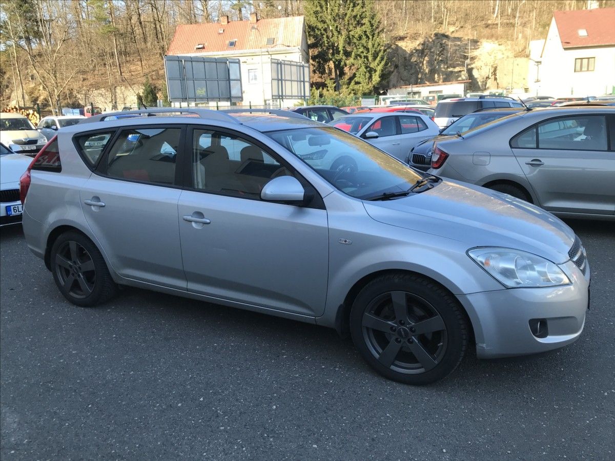 Kia Cee´d, 2,0 CRDi Combi 103kW - fotka 3