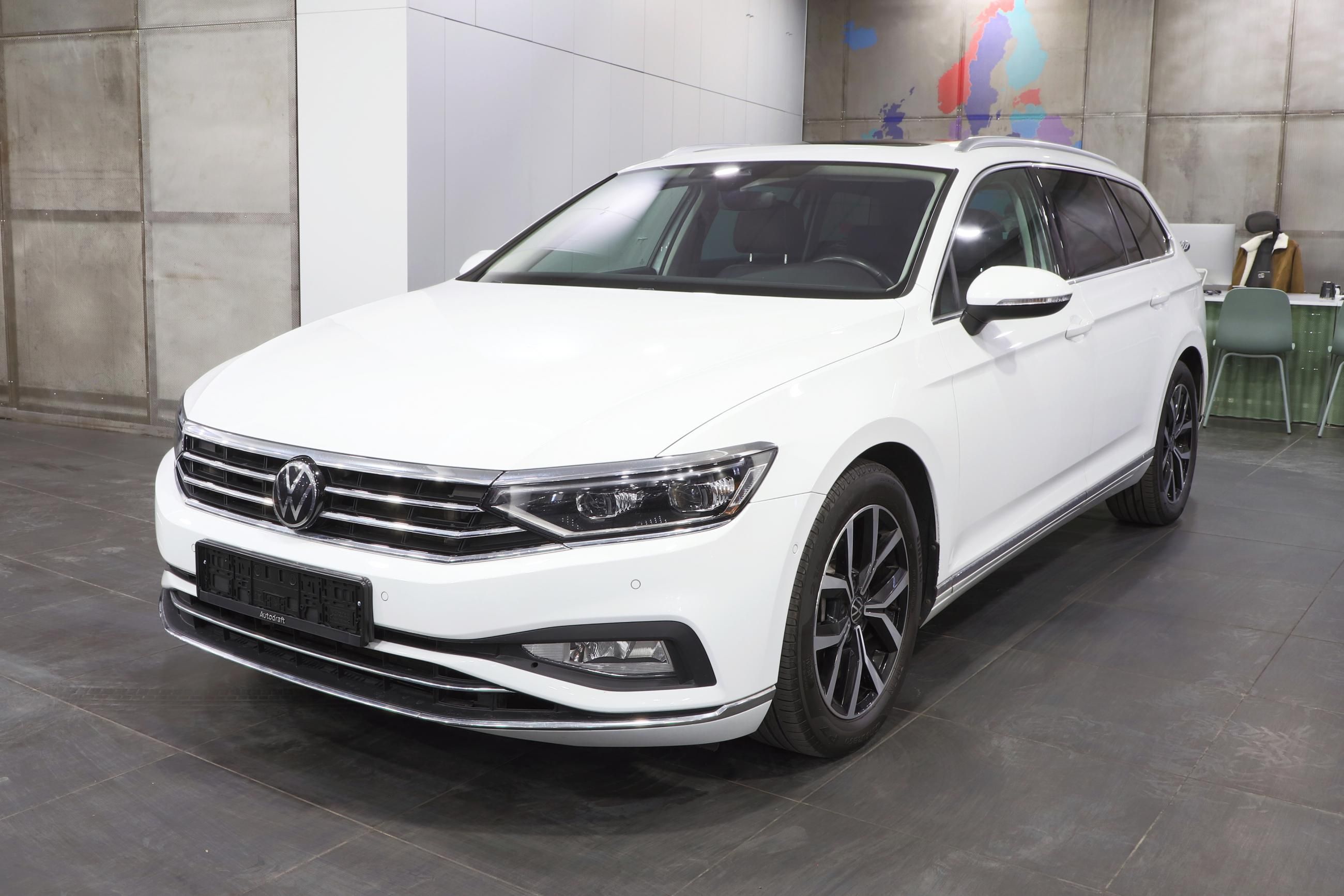 Volkswagen Passat Variant, 2.0 TSI 206kW 4x4 DSG Elegance - fotka 2
