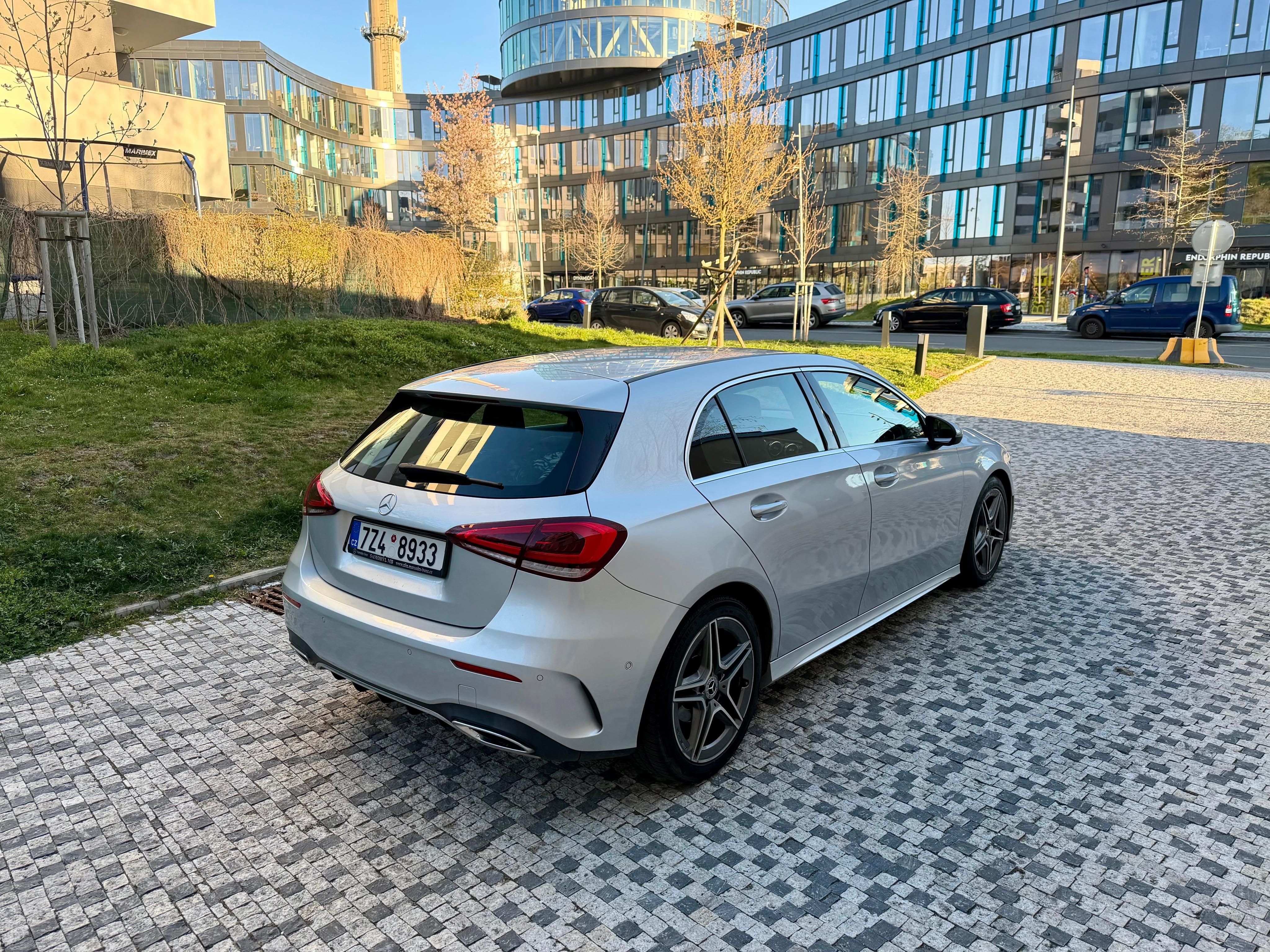 Mercedes-Benz Třídy A, 180d Amg paket - fotka 5
