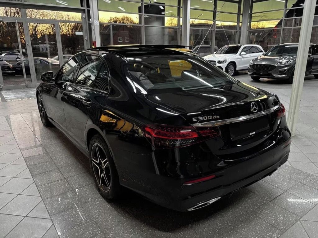 Mercedes-Benz Třídy E, 300 de AMG Line Night*MBUX* - fotka 2