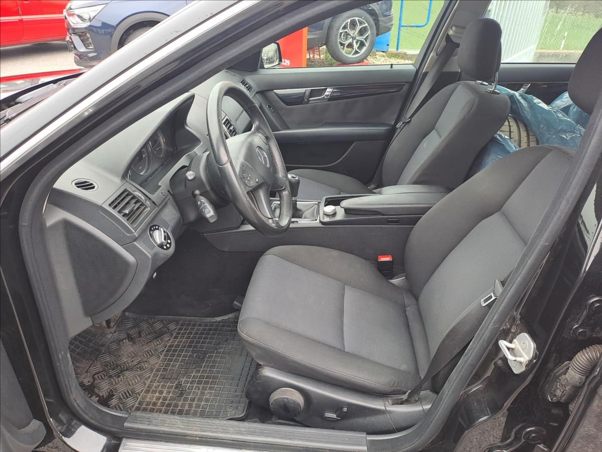 Mercedes-Benz Třídy C, 200 CDI - fotka 5