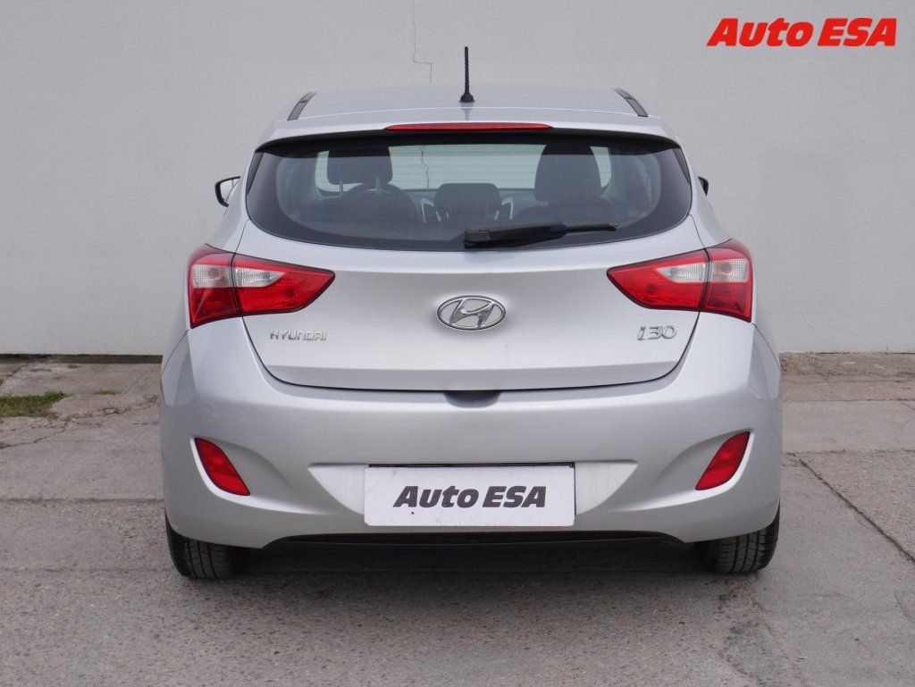 Hyundai i30, 1.4 i,ČR,AC - fotka 5