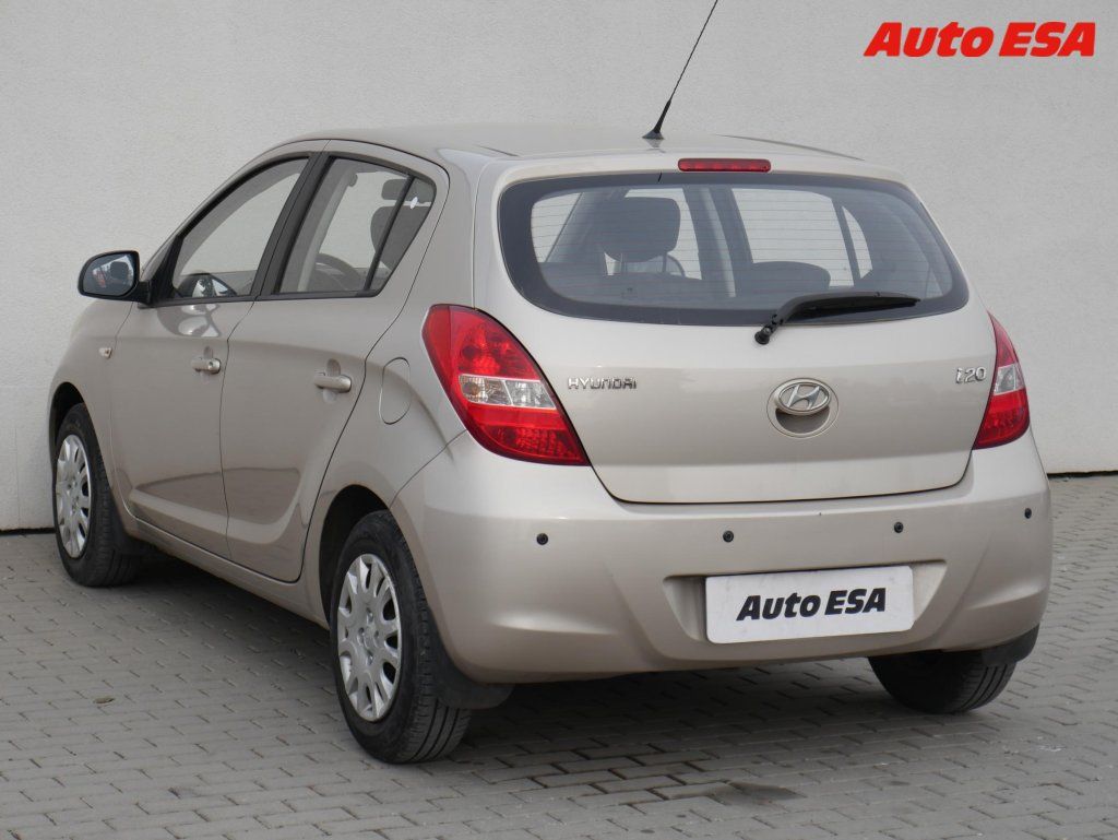 Hyundai i20, 1.2i,ČR,AC,park.asist - fotka 6