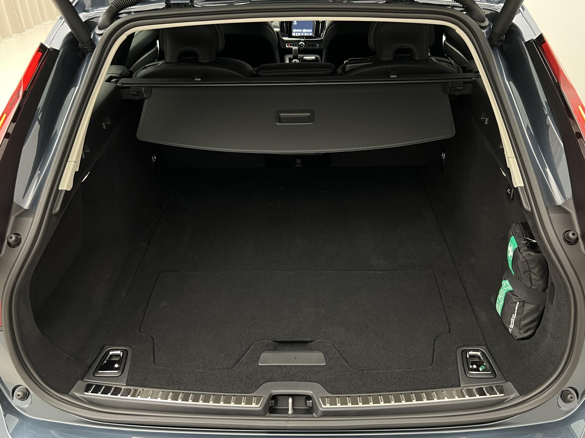 Volvo V90, T6 AWD RECHARGE CORE AUT 1.maj - fotka 5