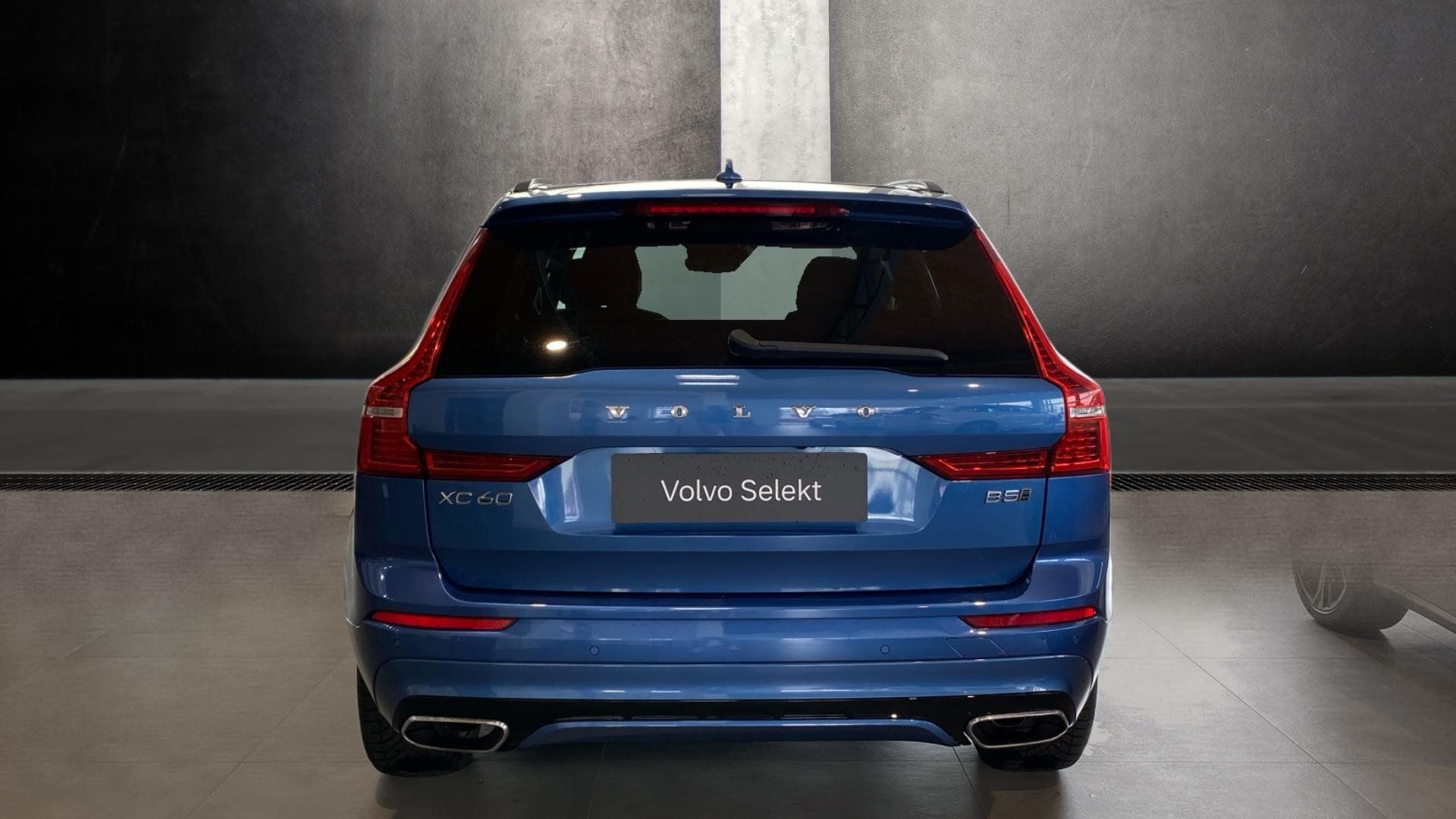 Volvo XC60, R-DESIGN, B5 AWD, 184+10 kW / - fotka 4