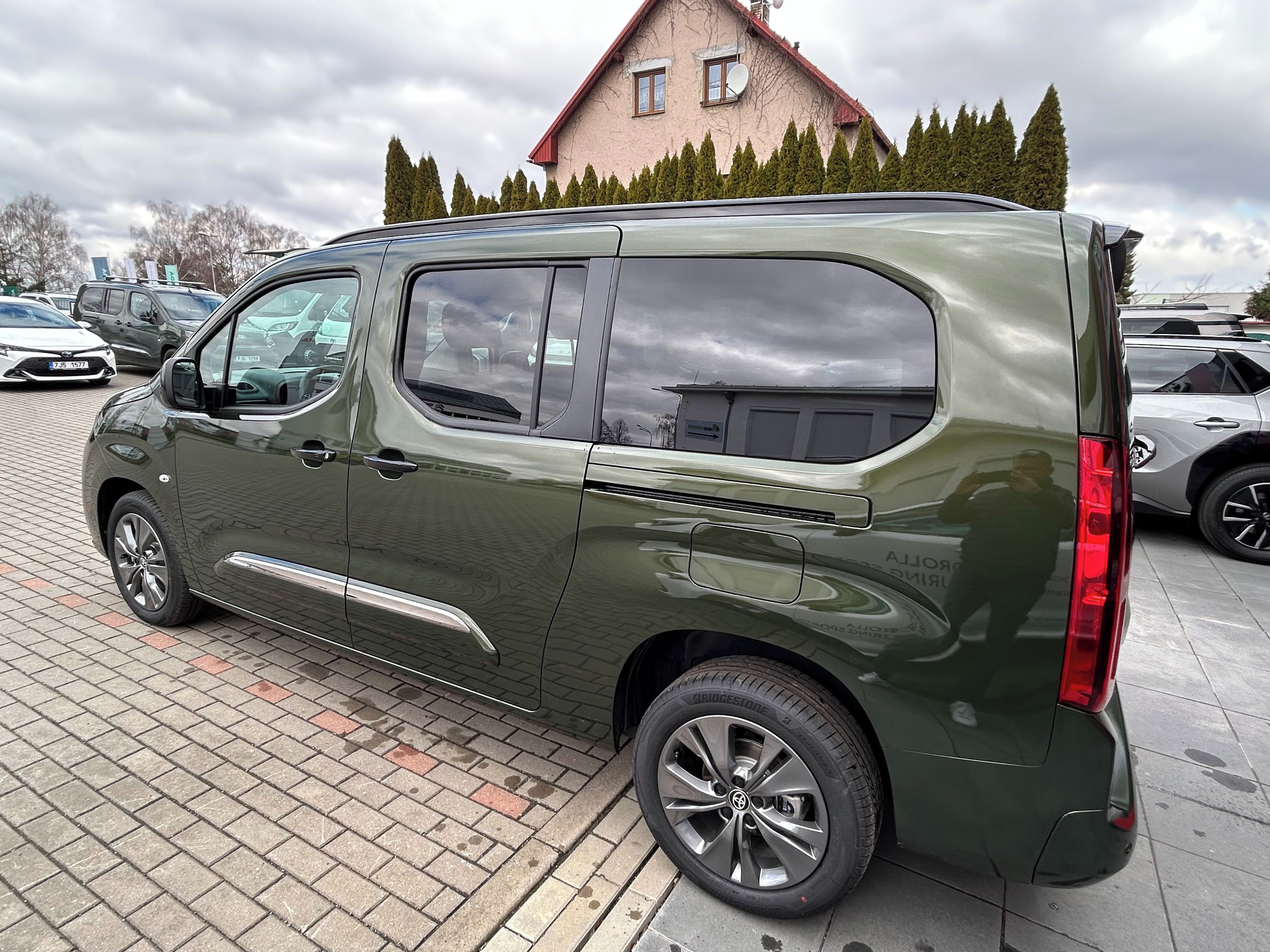 Toyota Proace City Verso, Long 1,5D 130 AT Family 7 míst - fotka 2
