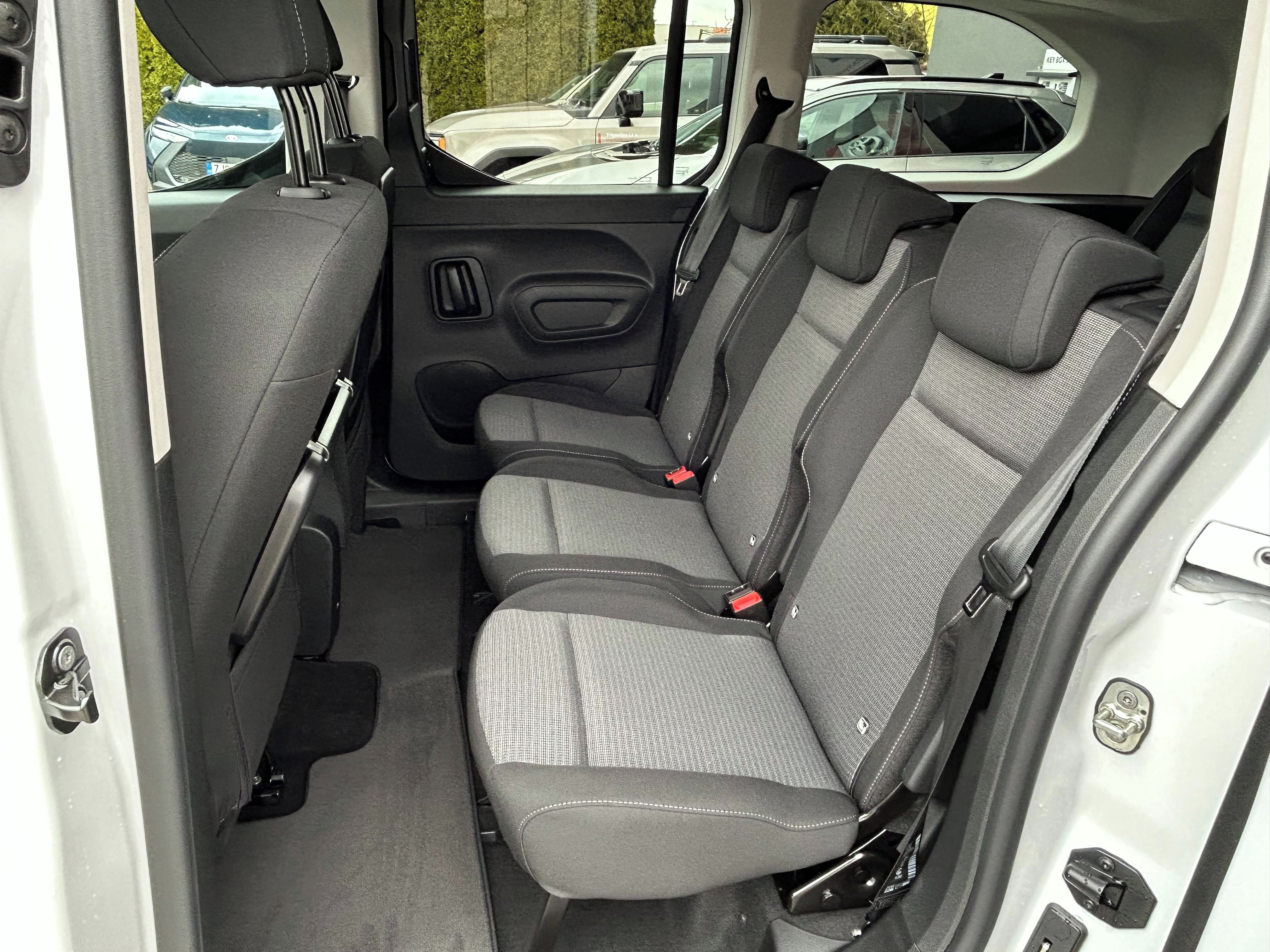 Toyota Proace City Verso, Long 1,5D 130PS Family 7Míst - fotka 6