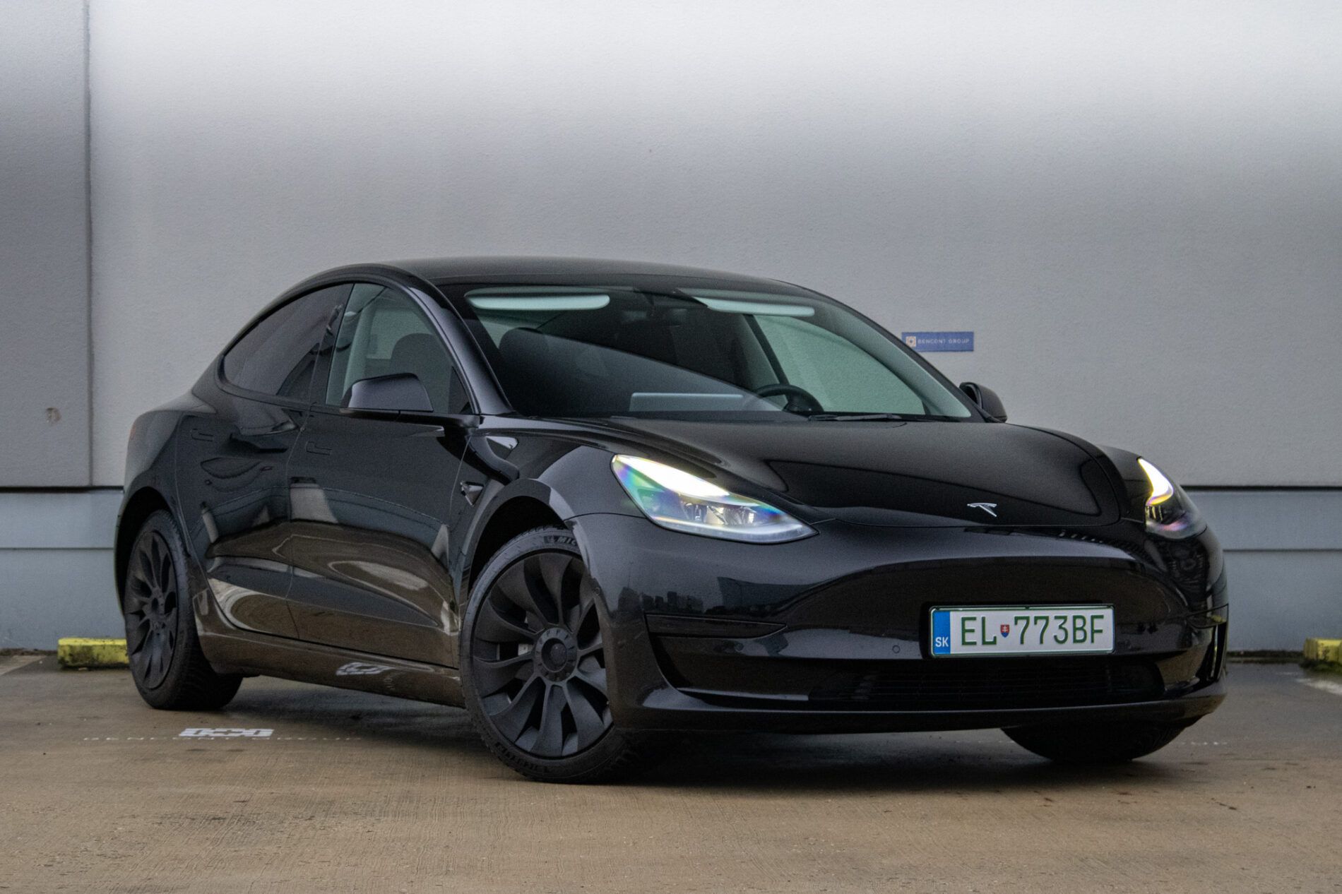 Tesla Model 3 - fotka 3