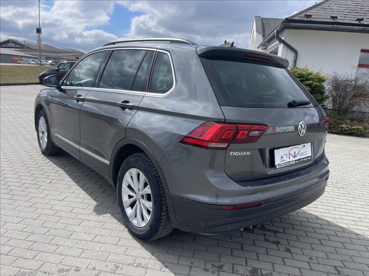 Volkswagen Tiguan, 2,0 TDi 110kw DSG 4-matic bez - fotka 3