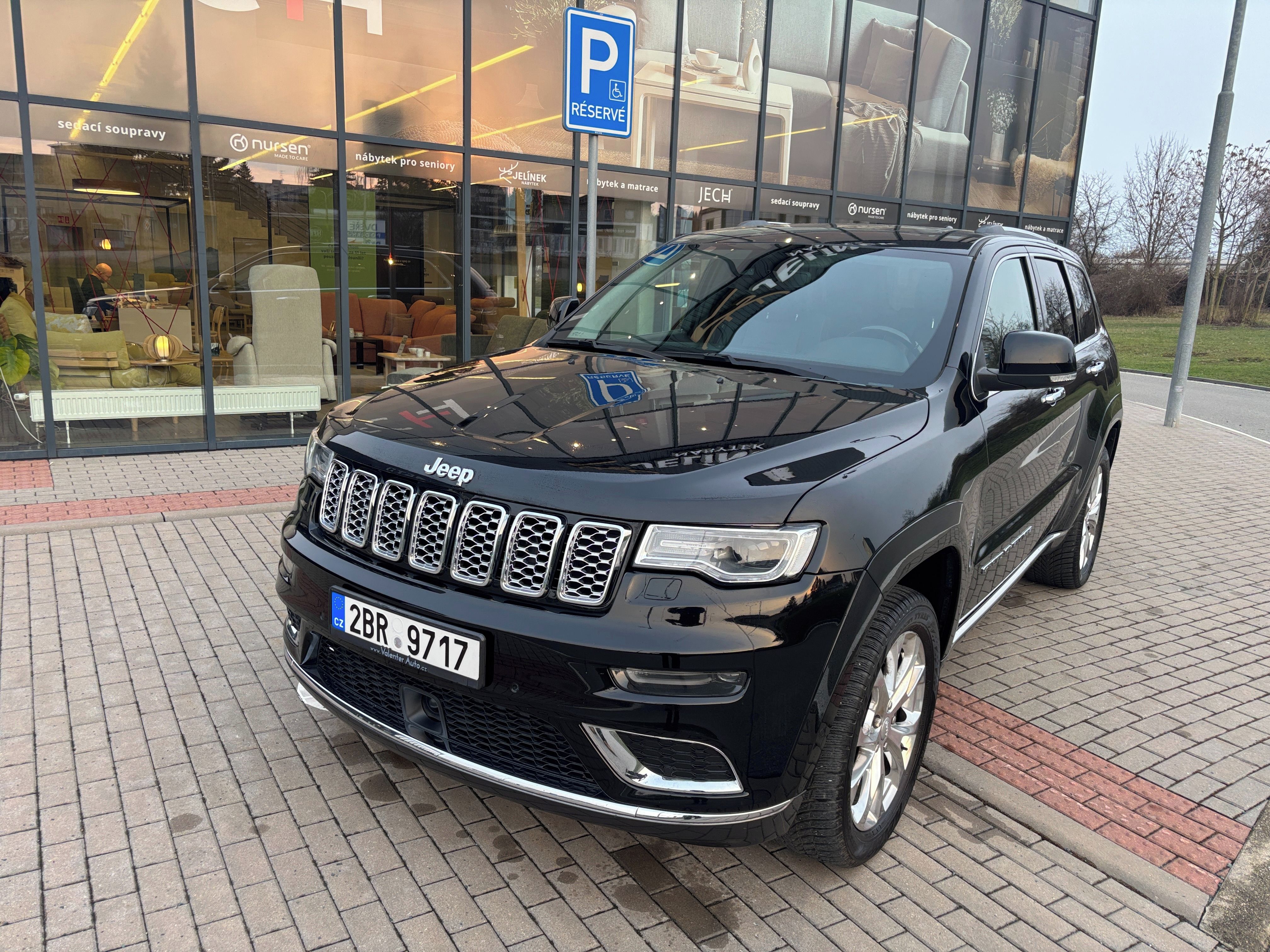 Jeep Grand Cherokee, 3.0CRd 184kW Overland DPH - fotka 3