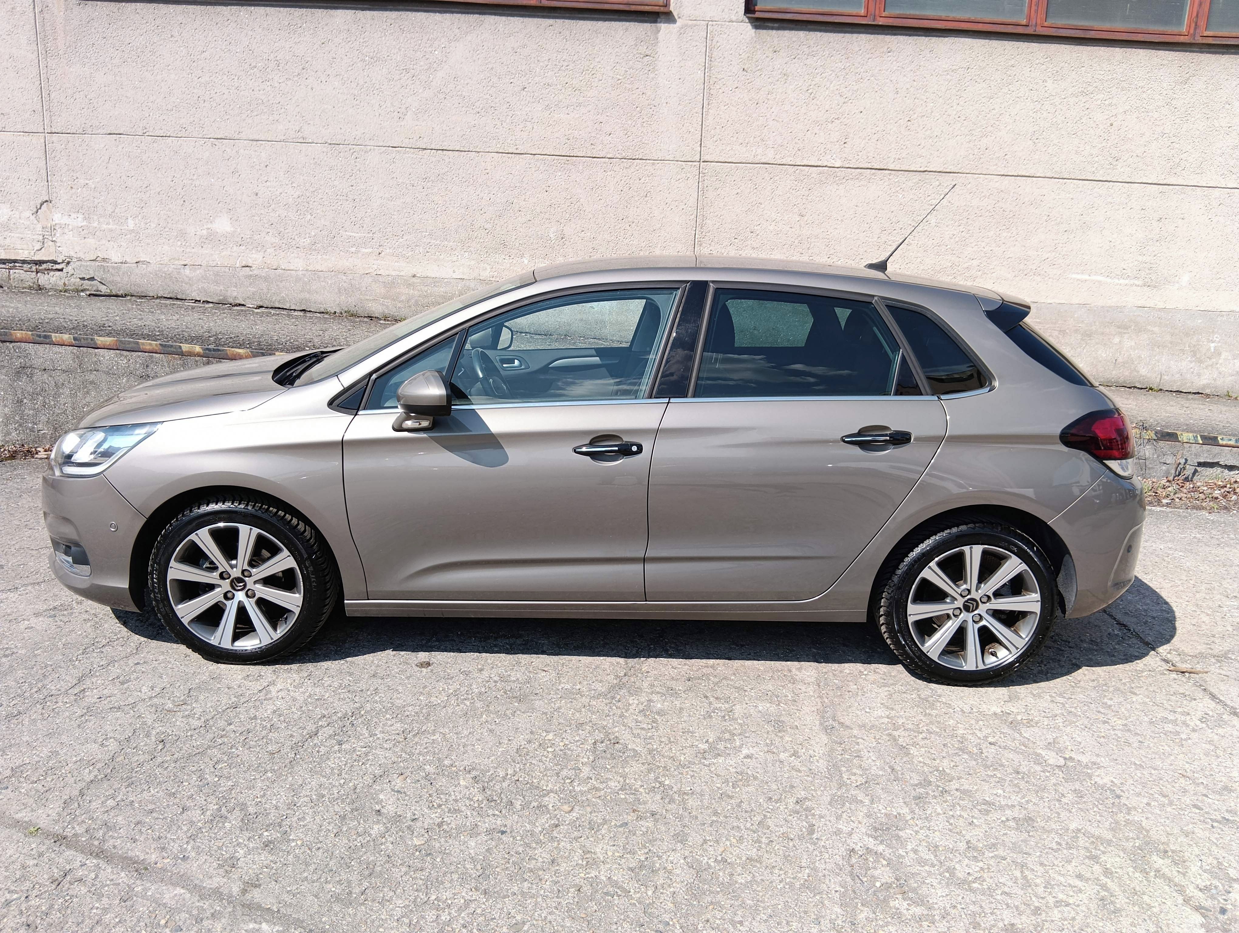 Citroën C4, 1.2 / 96kW, - fotka 3