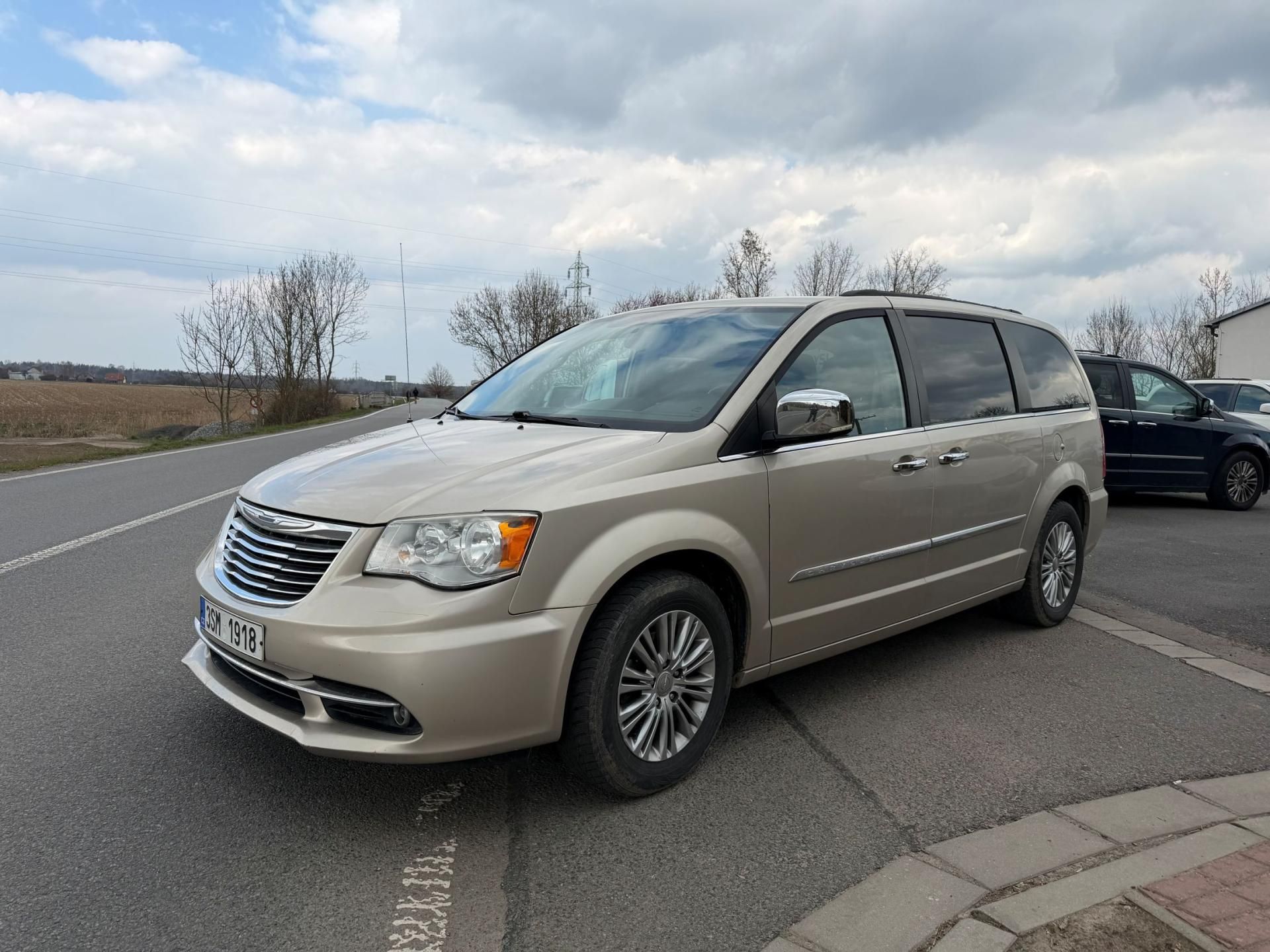 Chrysler Town & Country, 3,6 Penta 2x DVD Limited 2013 - fotka 2