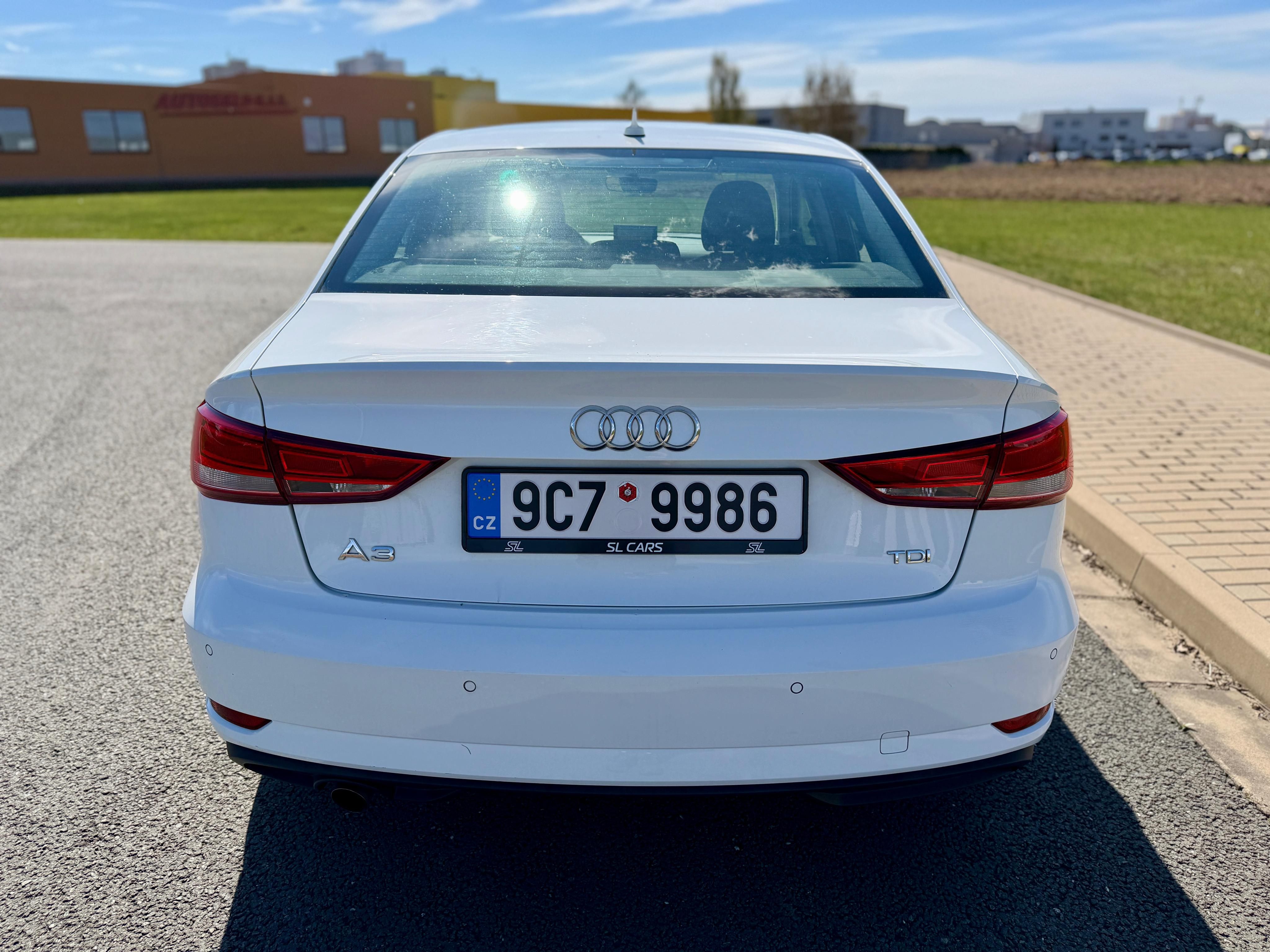 Audi A3, 1.6 TDI S-LINE NAVIGACE TAŽNÉ - fotka 4